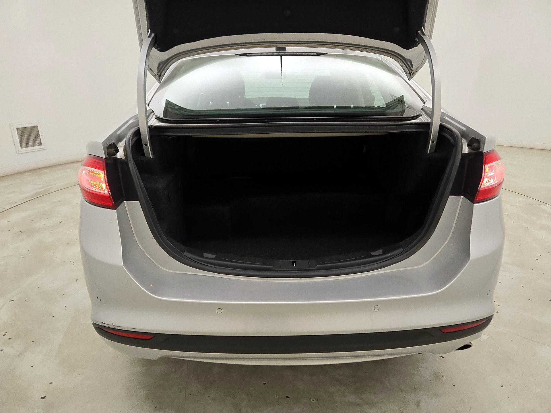 Thumbnail: 2015 Ford Fusion - 20