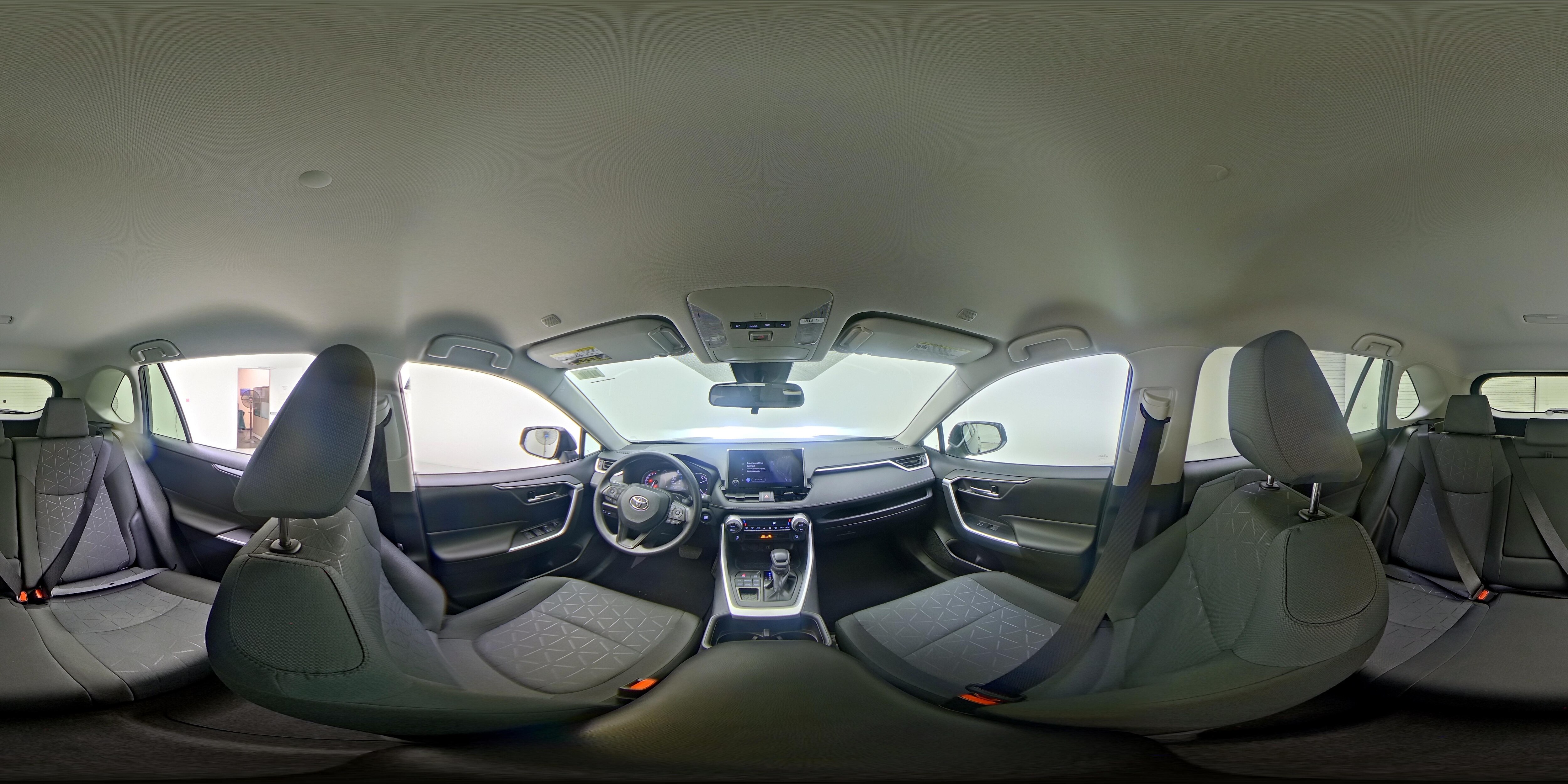 2025 Toyota RAV4 XLE - Photo 25