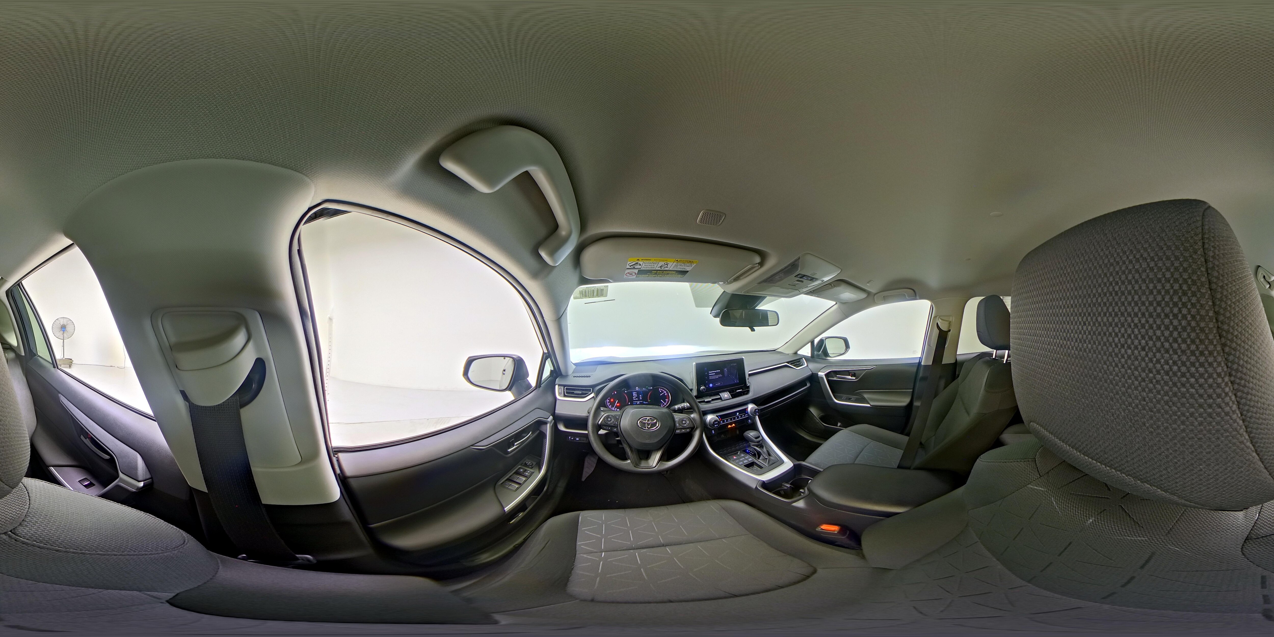 2025 Toyota RAV4 XLE - Photo 27
