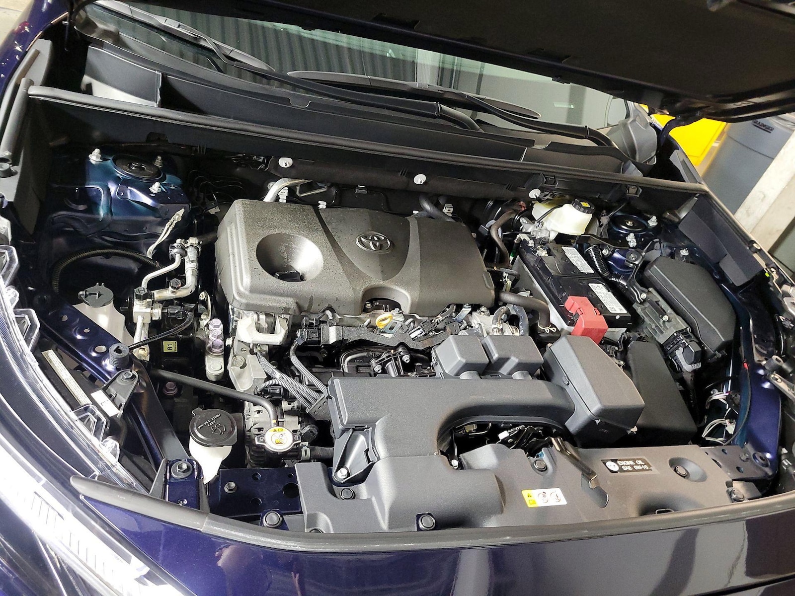 2025 Toyota RAV4 XLE - Photo 23