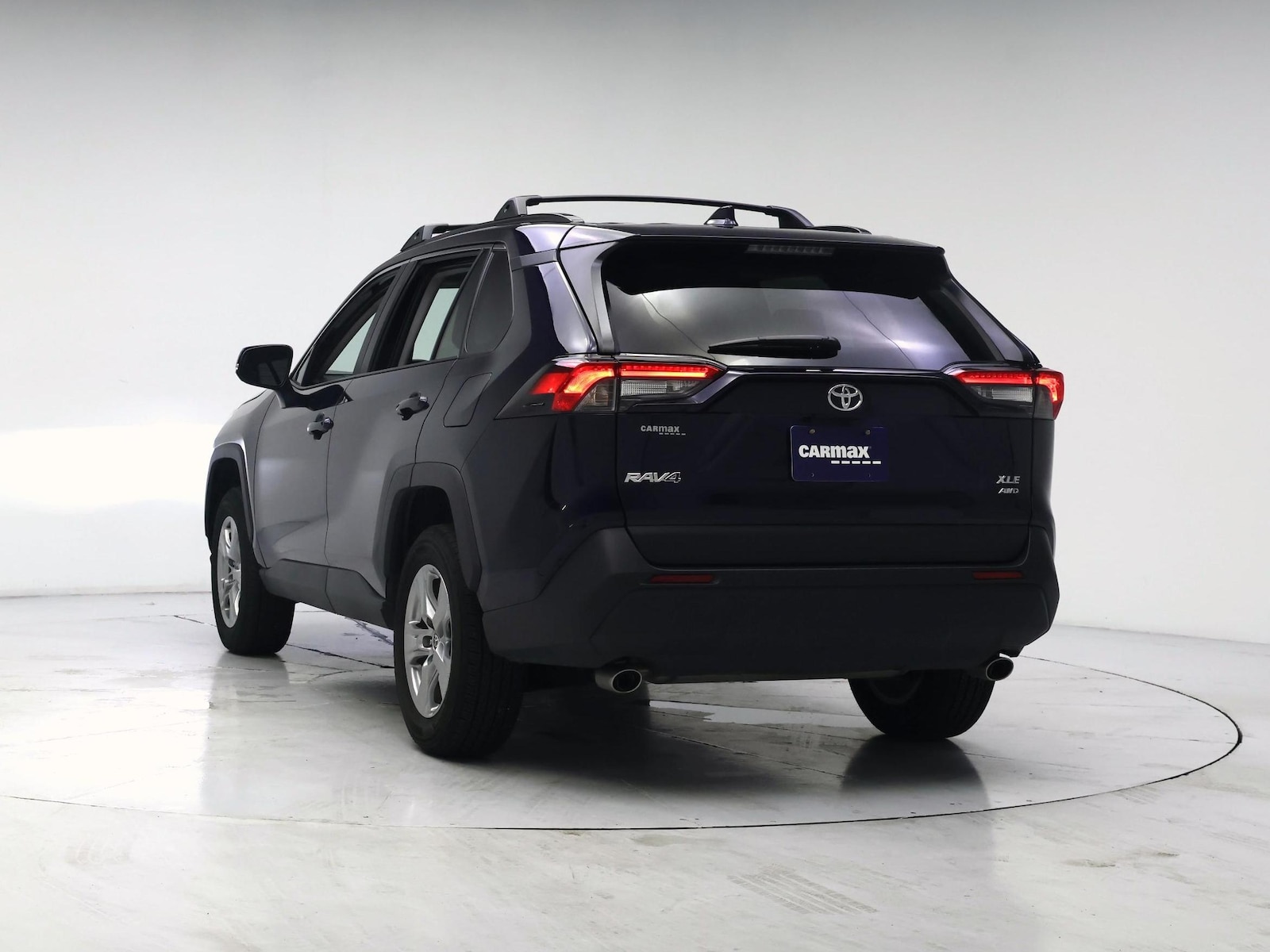2025 Toyota RAV4 XLE - Photo 7