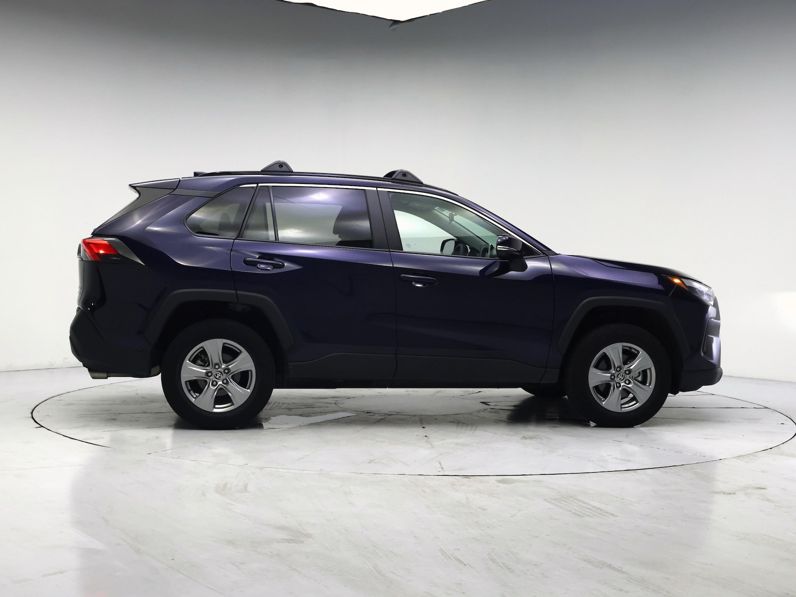 2025 Toyota RAV4 XLE - Photo 8