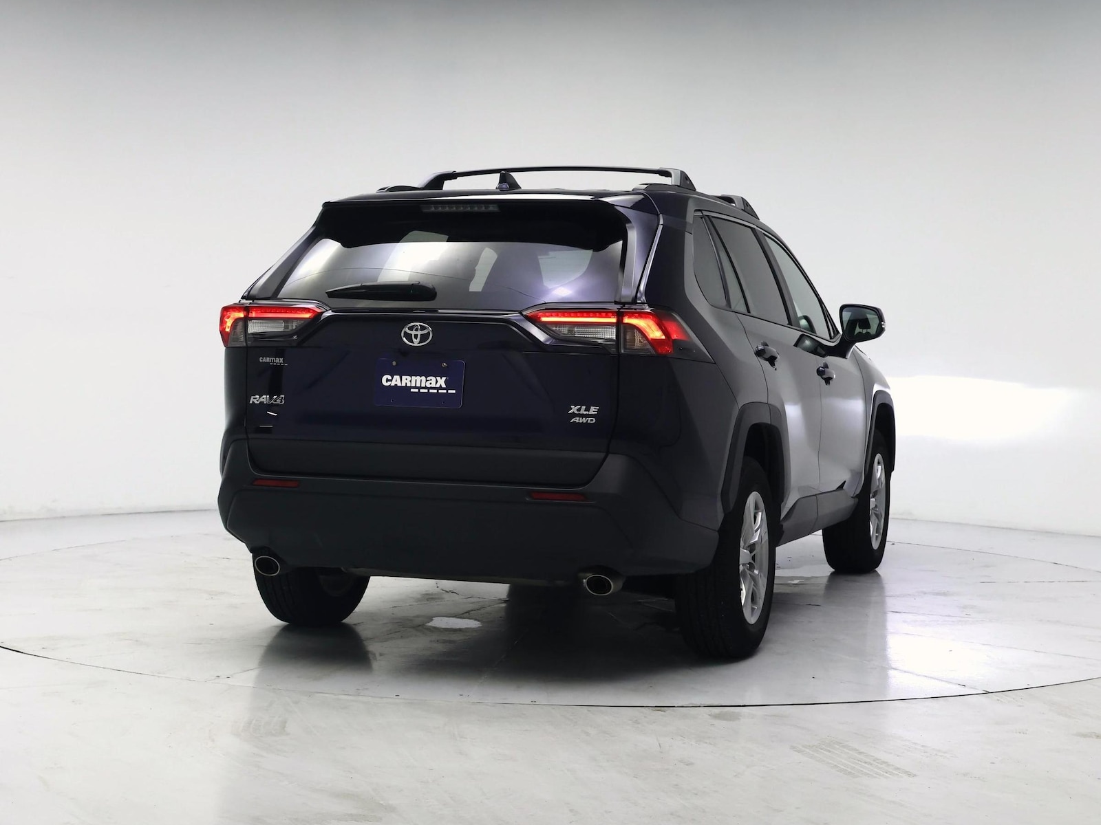 2025 Toyota RAV4 XLE - Photo 9
