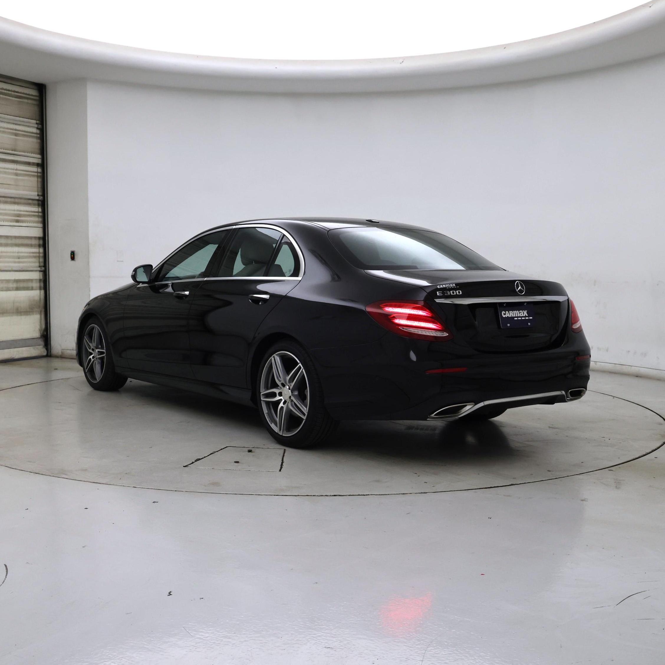 Thumbnail: 2017 Mercedes-Benz E-Class - 2