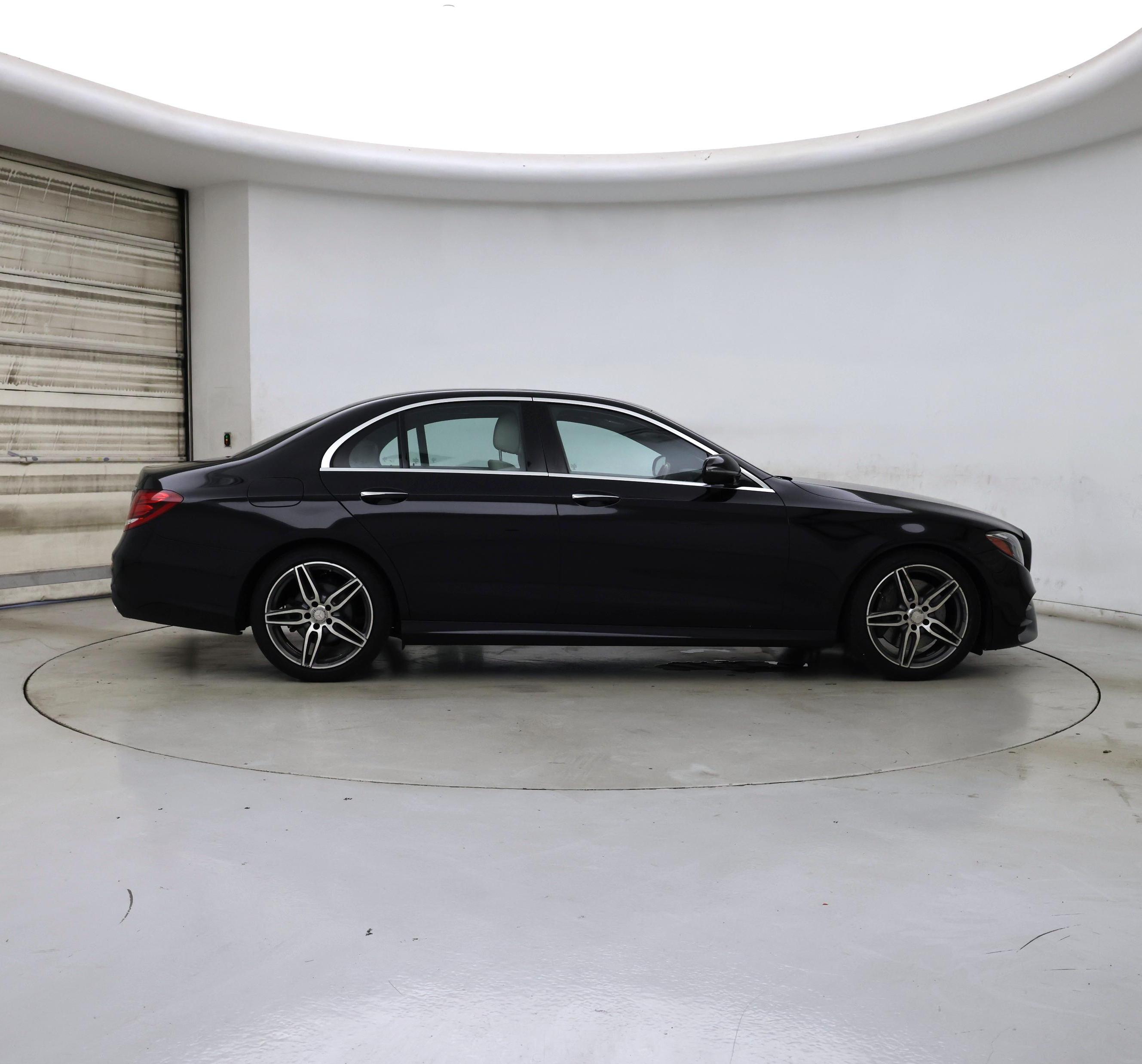 Thumbnail: 2017 Mercedes-Benz E-Class - 7