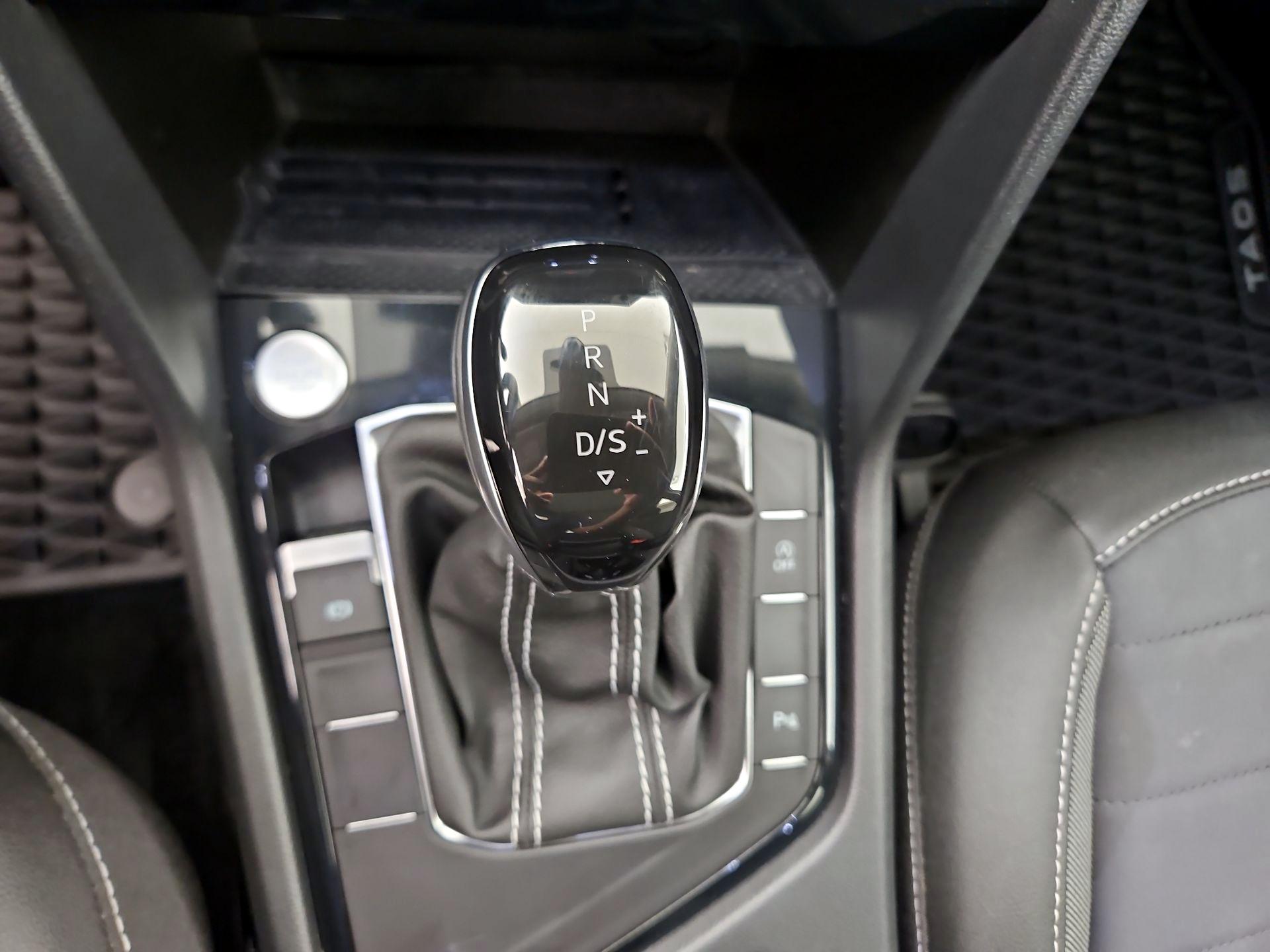 Thumbnail: 2025 Volkswagen Taos - 17
