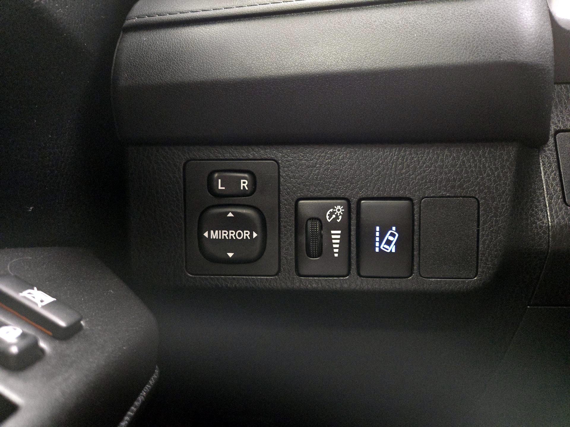 Thumbnail: 2017 Toyota RAV4 - 13