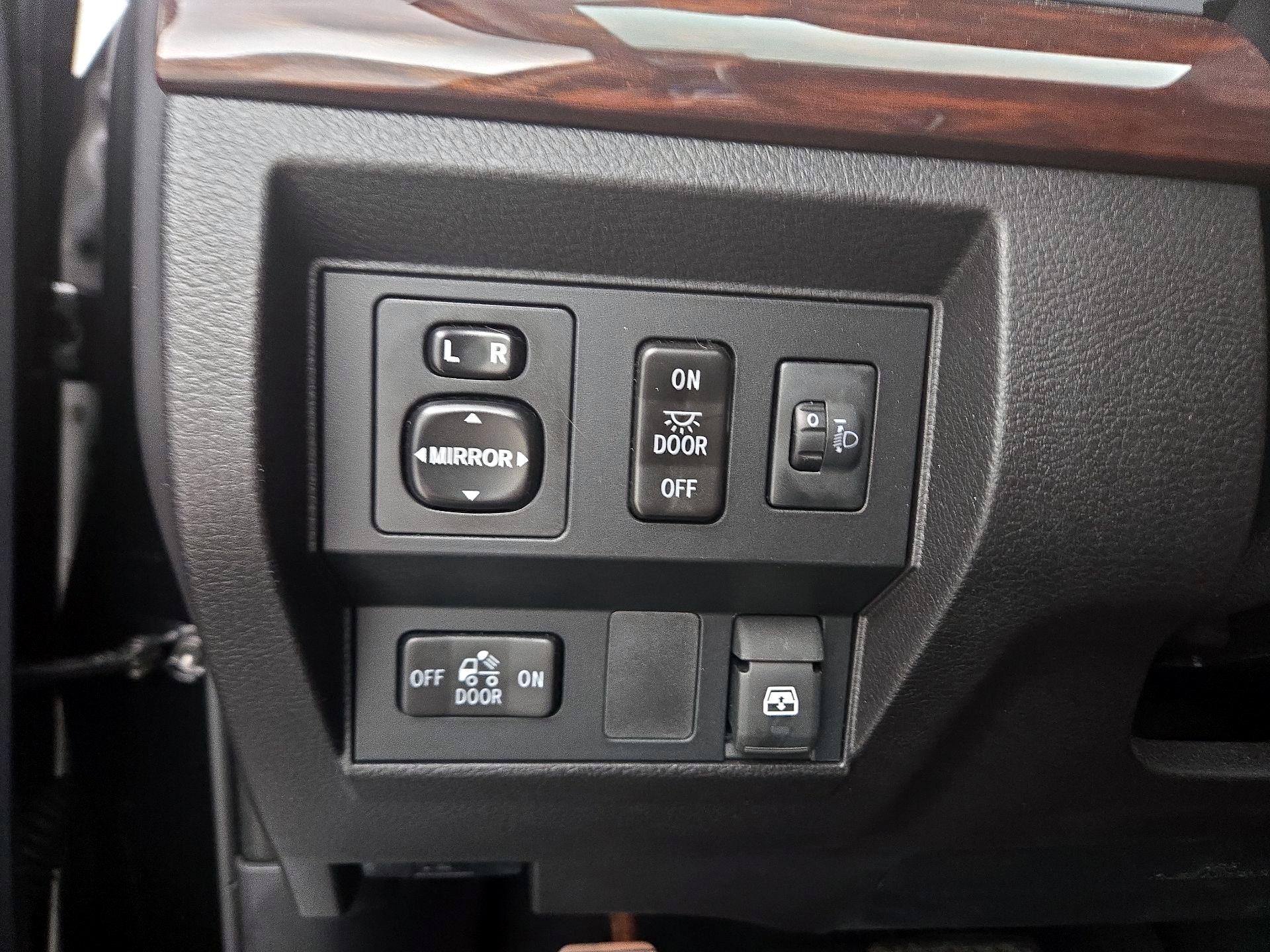 Thumbnail: 2016 Toyota Tundra - 13