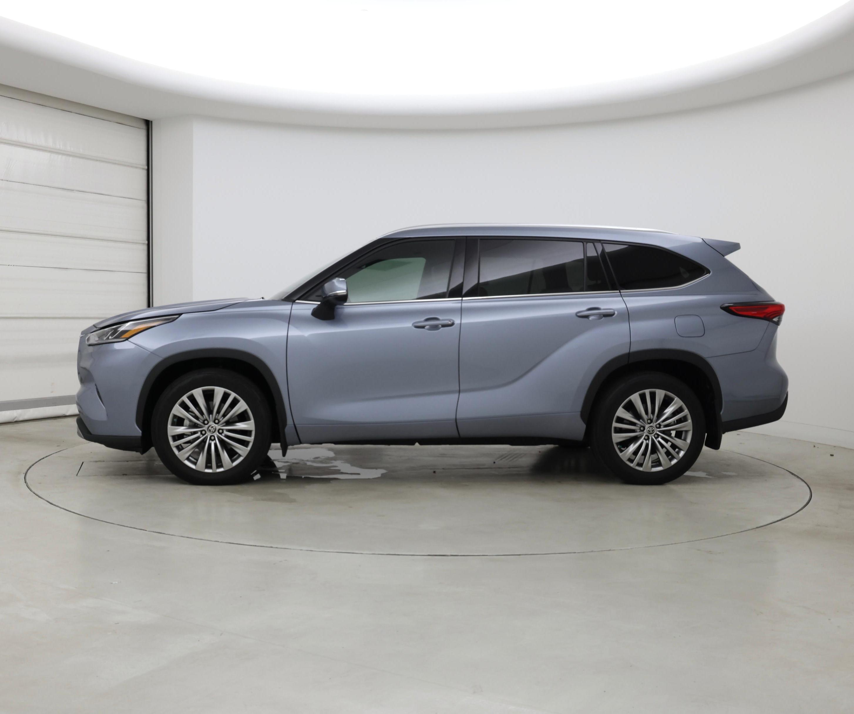 Thumbnail: 2022 Toyota Highlander - 3