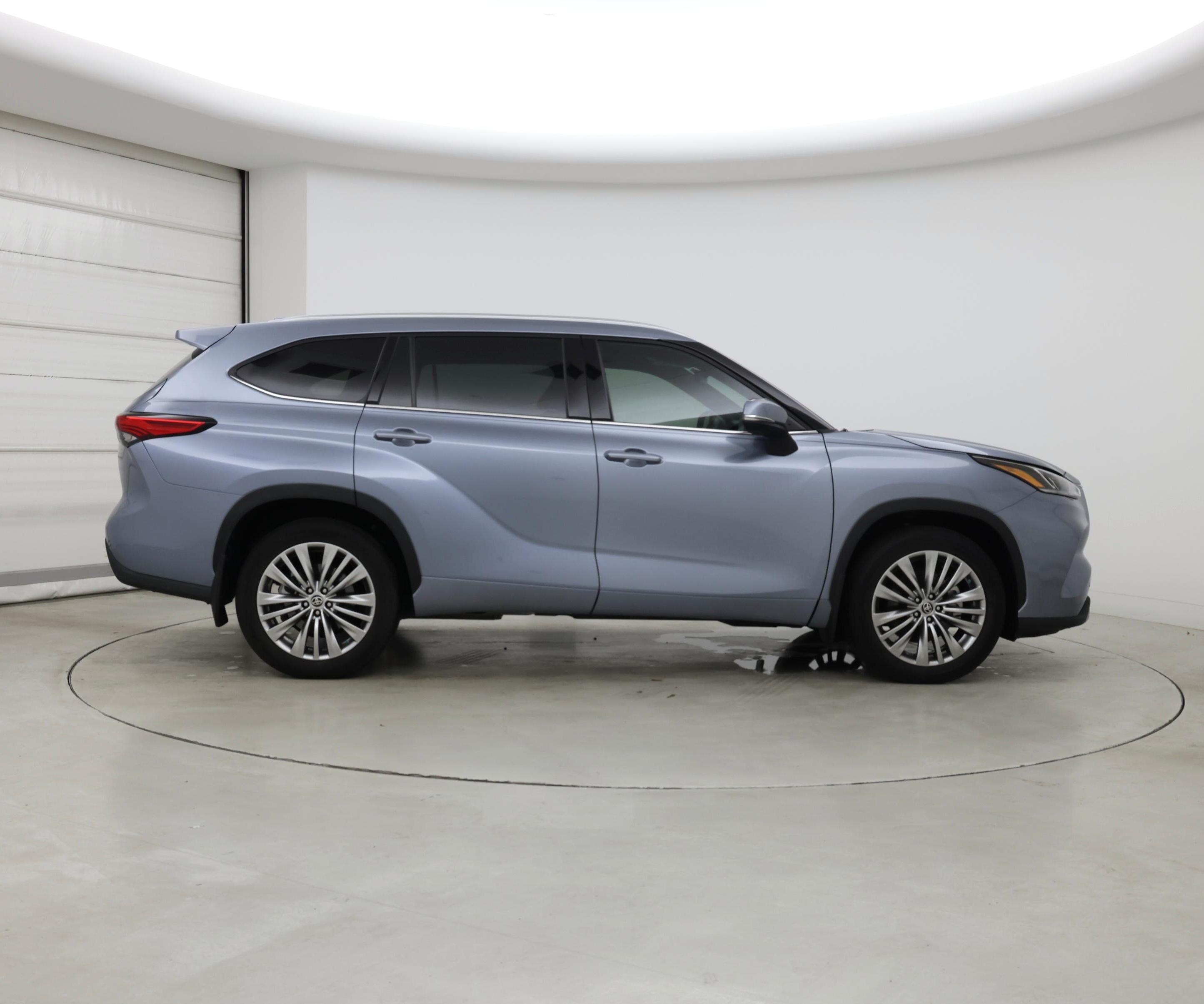 Thumbnail: 2022 Toyota Highlander - 7