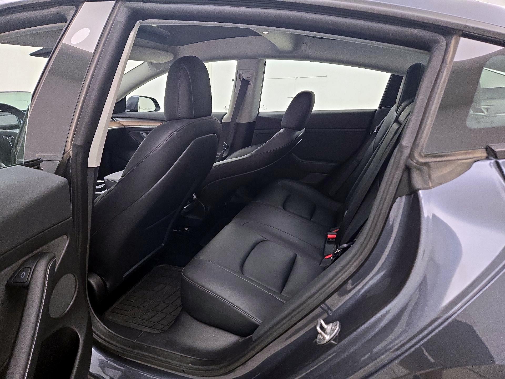 Thumbnail: 2023 Tesla Model 3 - 19