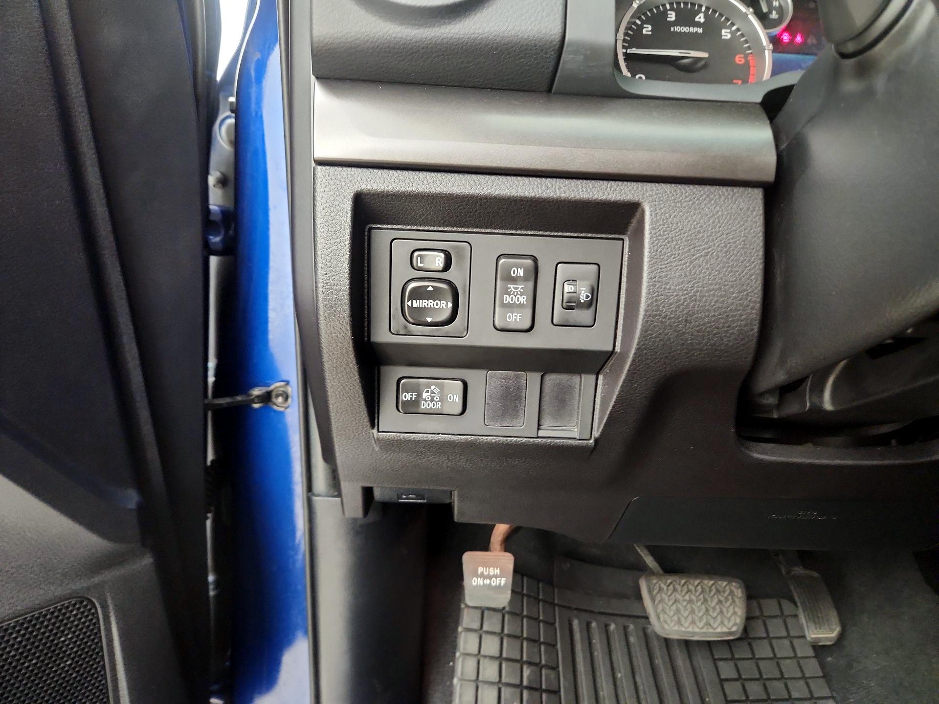 Thumbnail: 2014 Toyota Tundra - 13