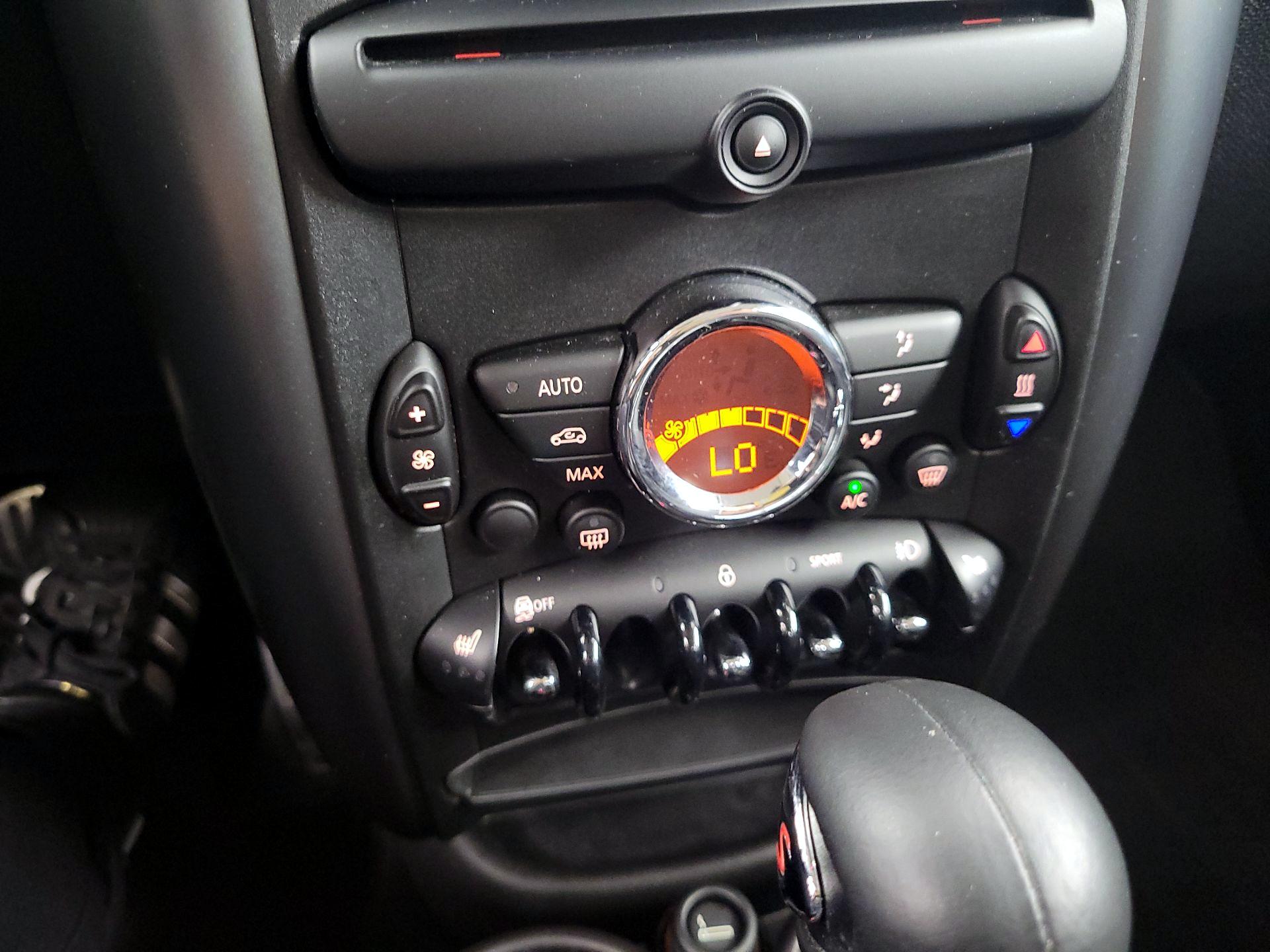 Thumbnail: 2015 MINI Cooper Countryman - 15