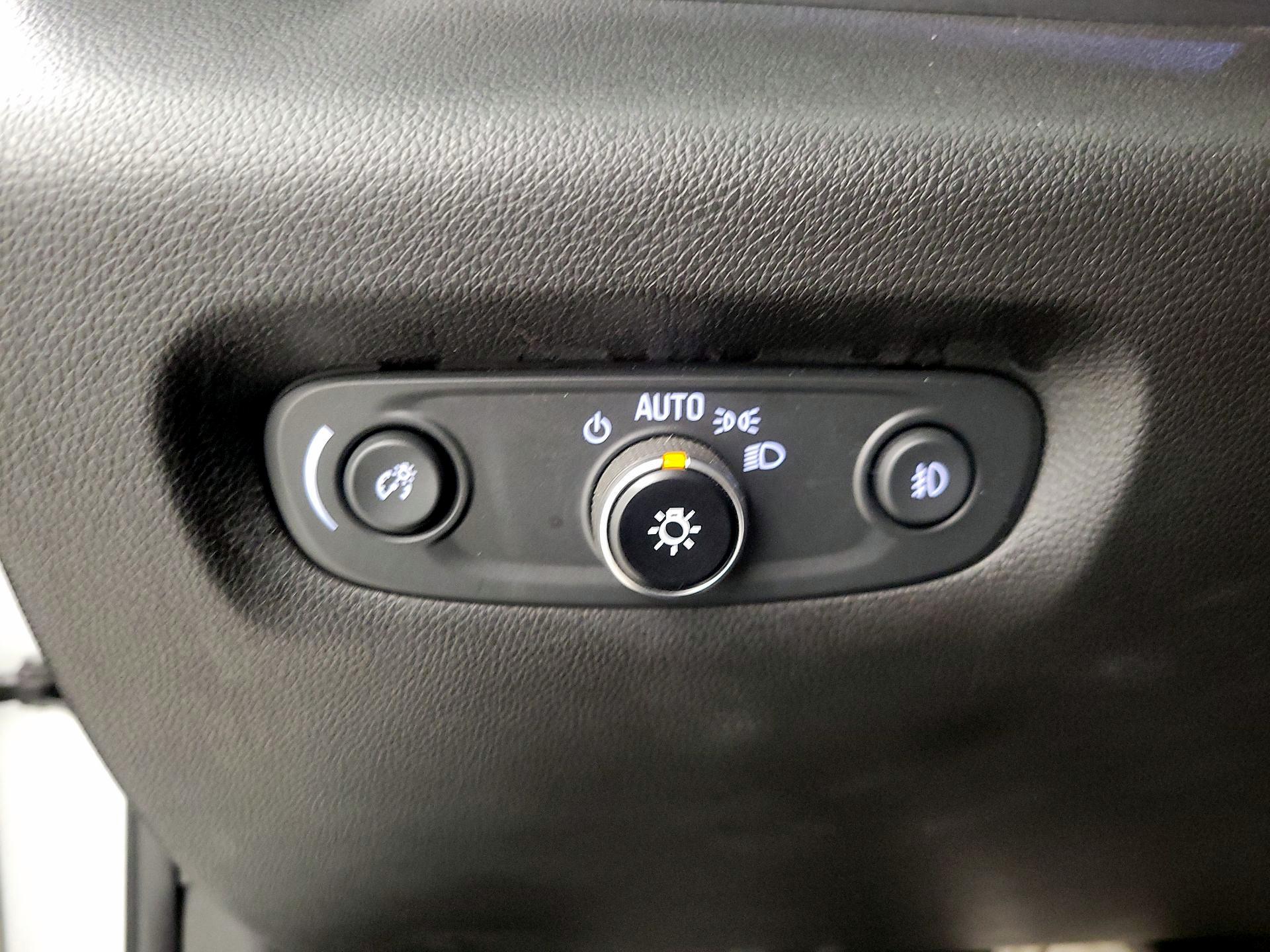 Thumbnail: 2021 Chevrolet Traverse - 13