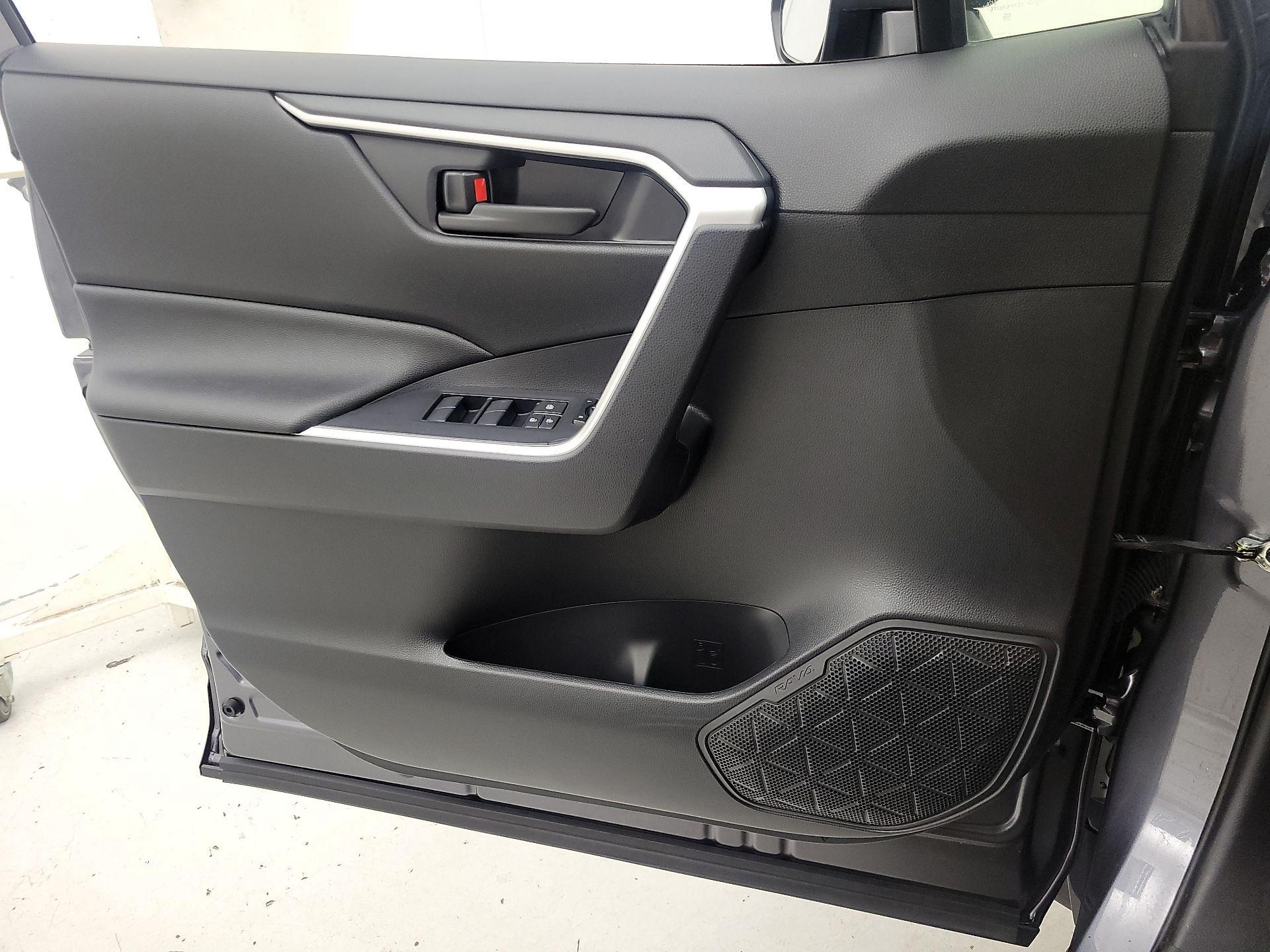 Thumbnail: 2021 Toyota RAV4 - 12