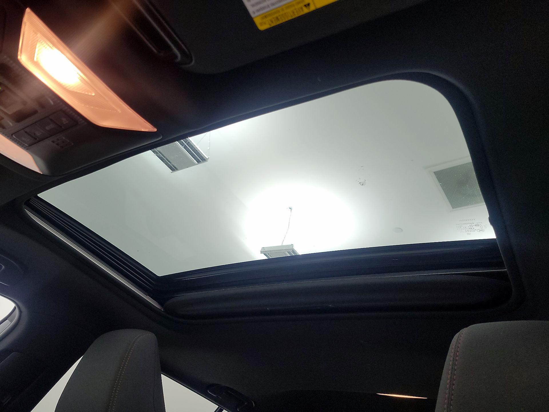 Thumbnail: 2021 Toyota RAV4 - 19