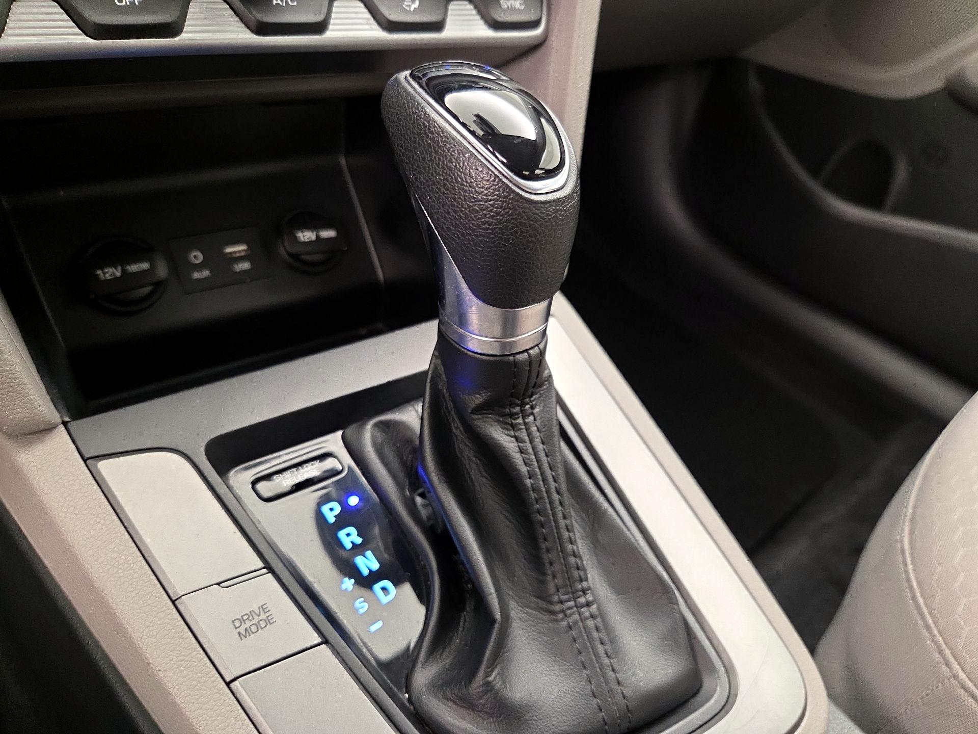Thumbnail: 2020 Hyundai Elantra - 17