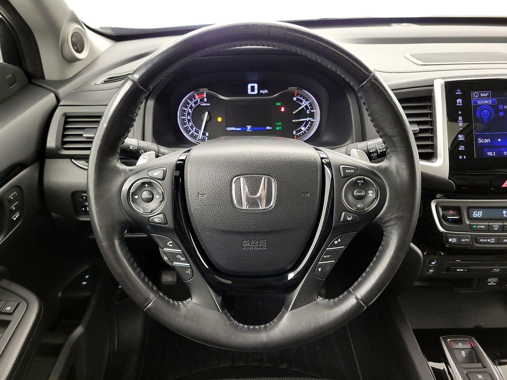 Thumbnail: 2017 Honda Pilot - 10