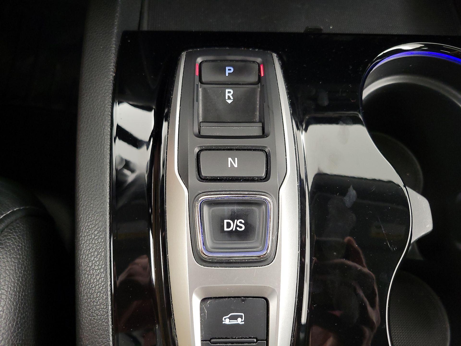 Thumbnail: 2017 Honda Pilot - 18