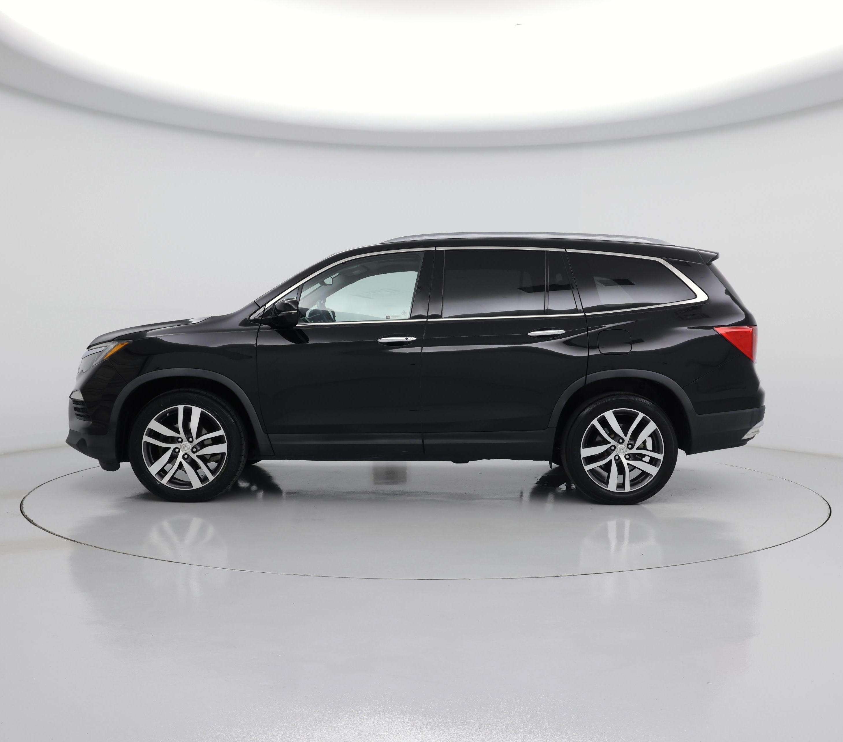 Thumbnail: 2017 Honda Pilot - 3