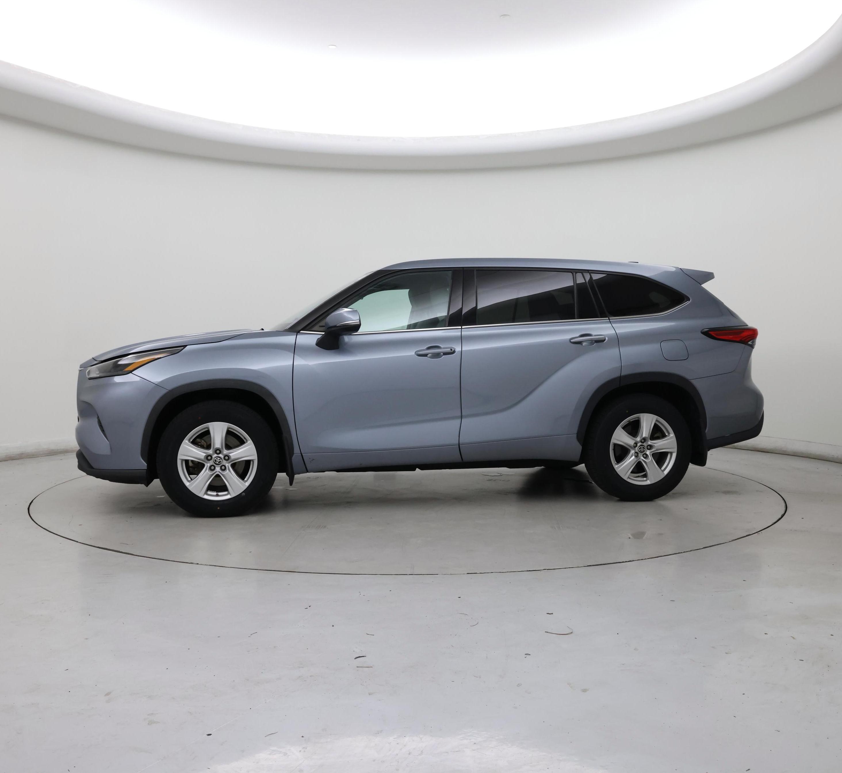 Thumbnail: 2022 Toyota Highlander - 3