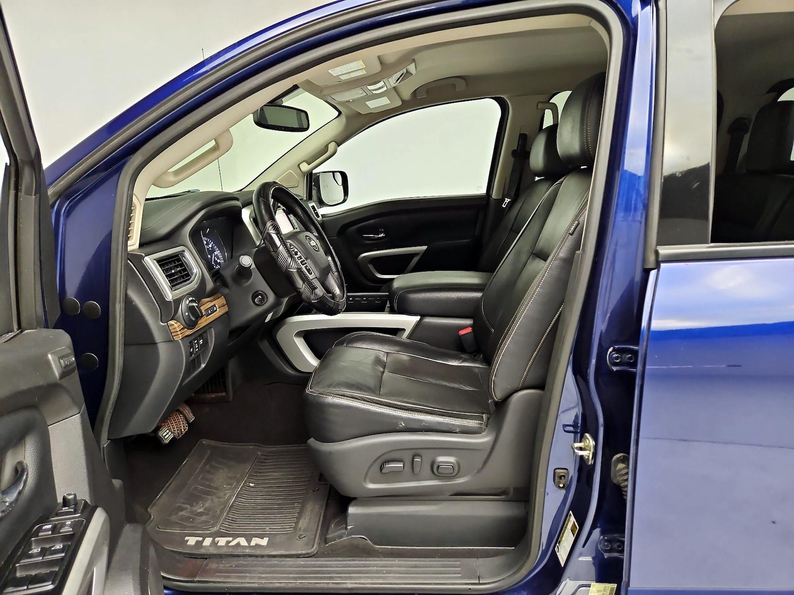 2017 Nissan Titan SL - Photo 12