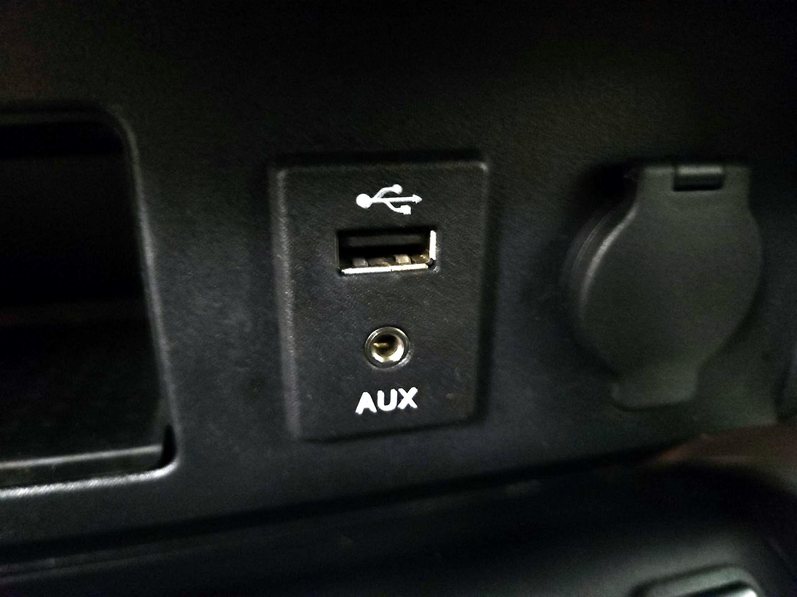 2017 Nissan Titan SL - Photo 20