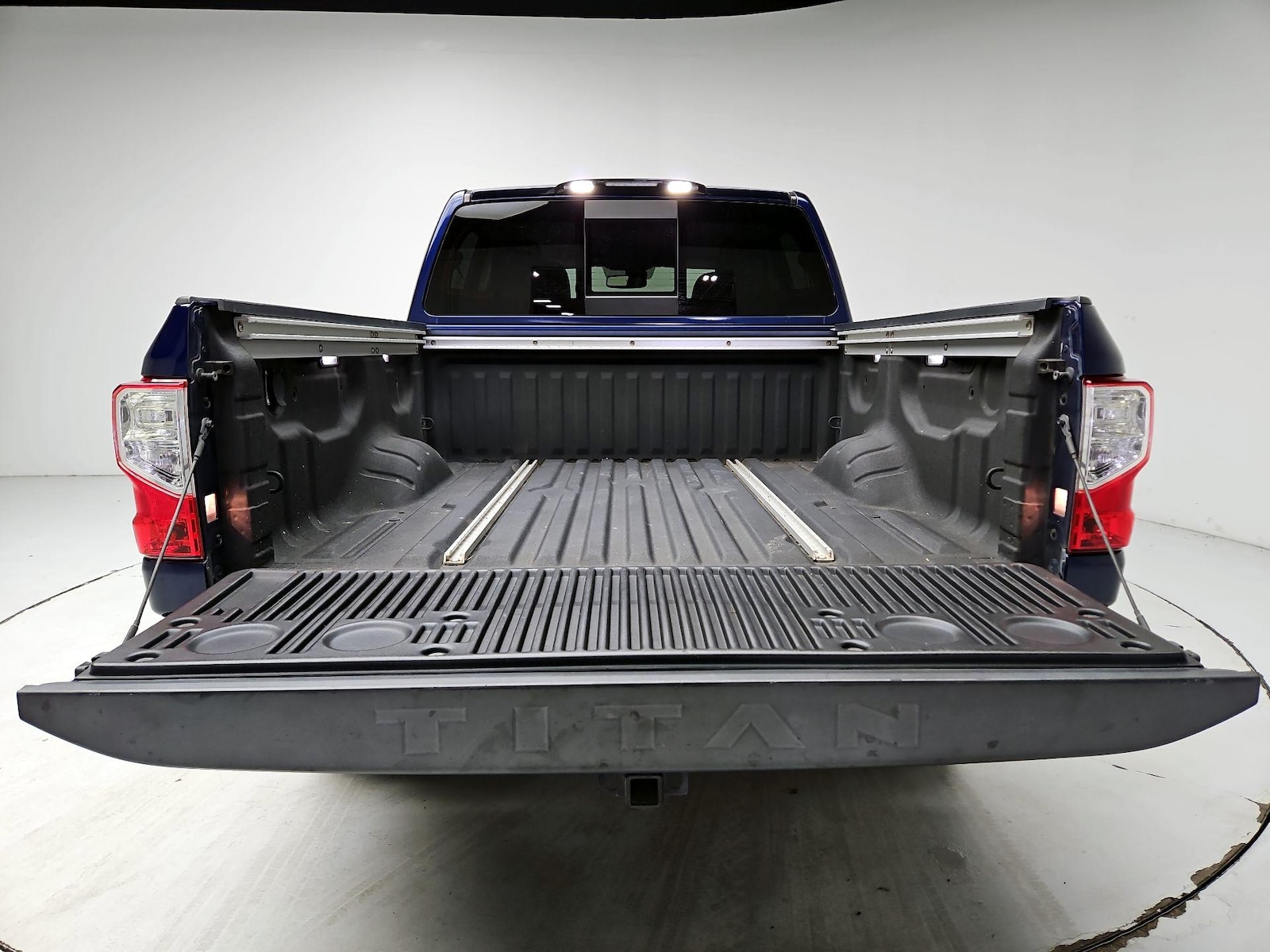 2017 Nissan Titan SL - Photo 22