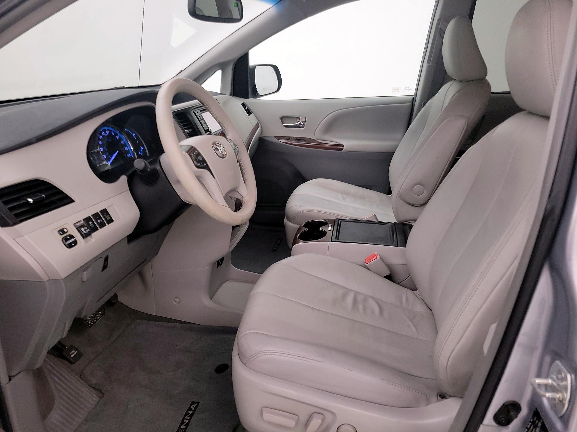 Thumbnail: 2014 Toyota Sienna - 11