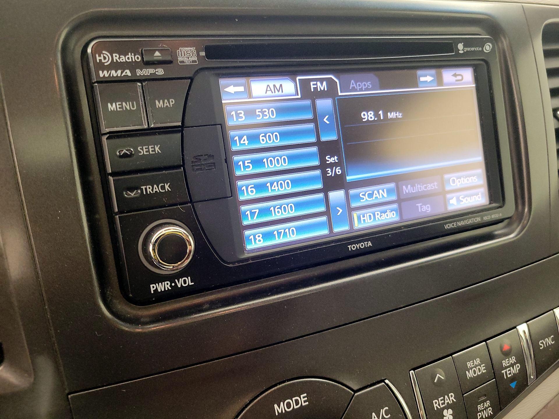 Thumbnail: 2014 Toyota Sienna - 16