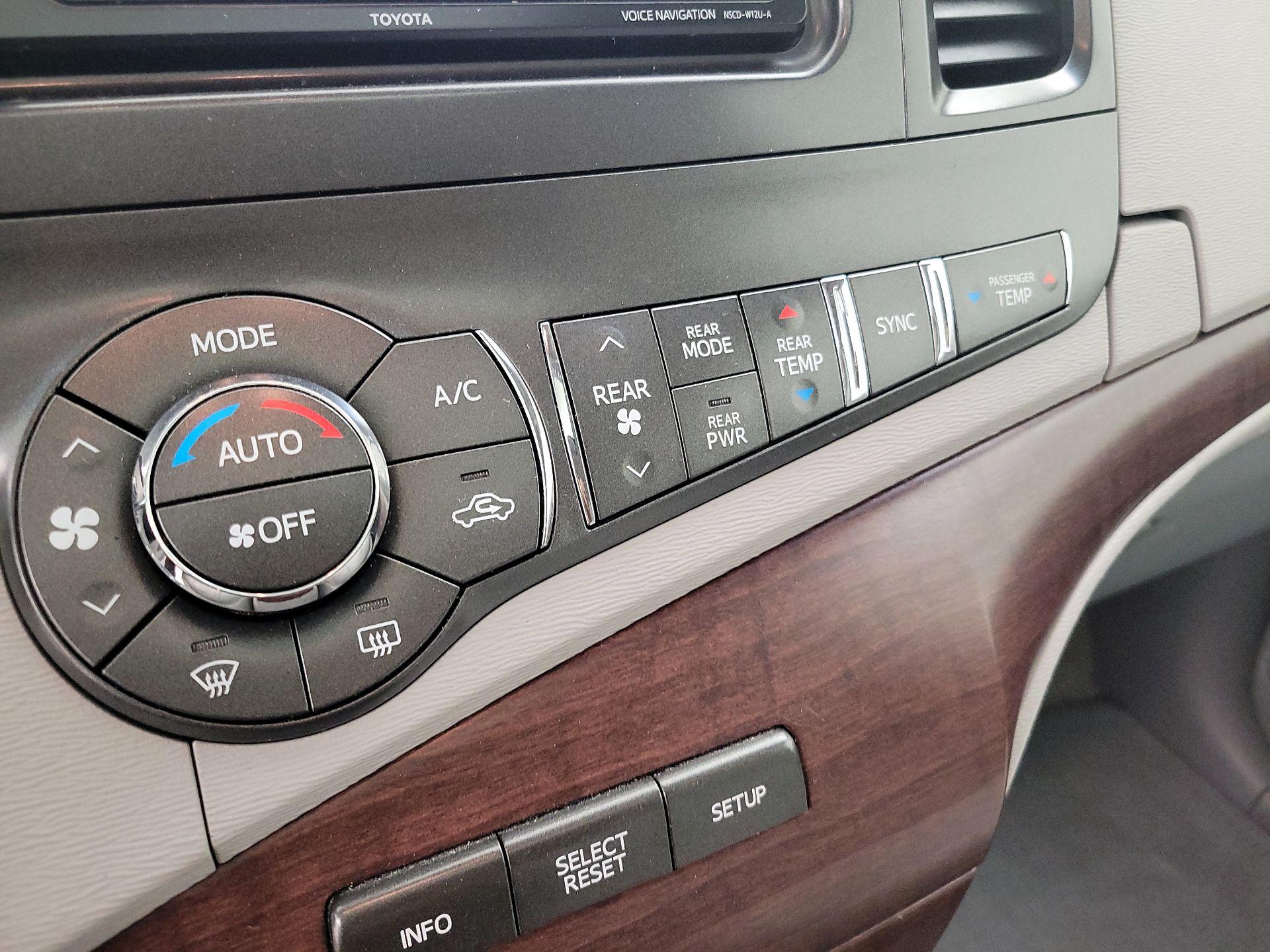 Thumbnail: 2014 Toyota Sienna - 17