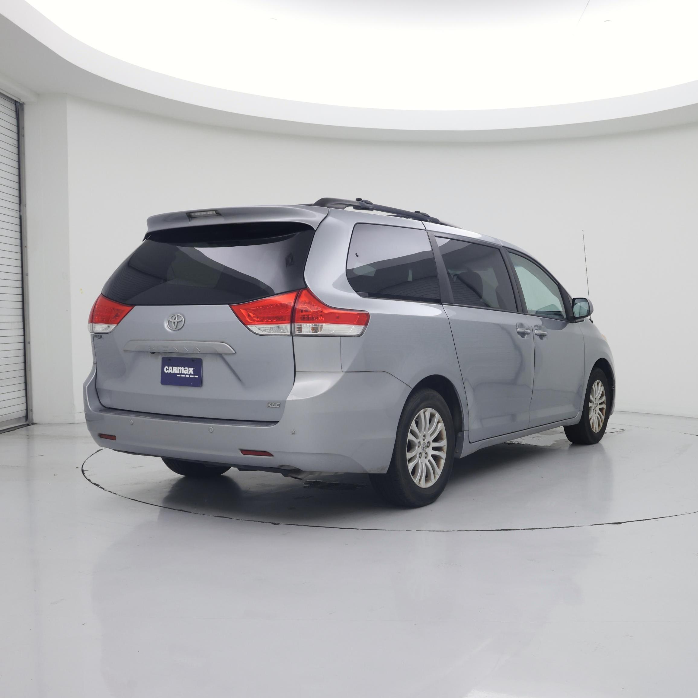 Thumbnail: 2014 Toyota Sienna - 8