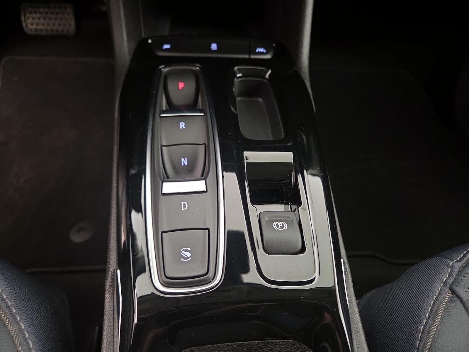 2023 Chevrolet Bolt EUV Premier - Photo 18