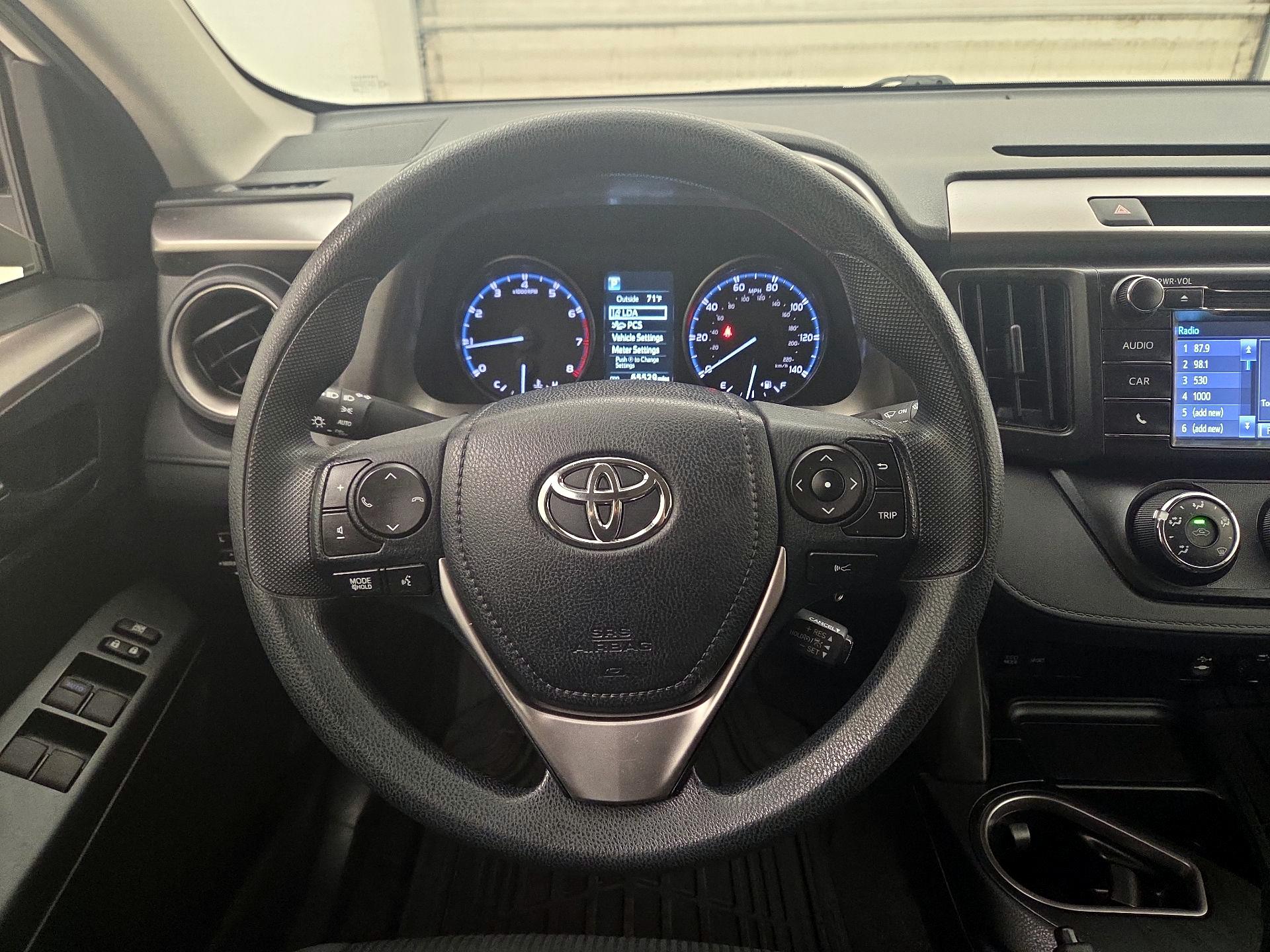 Thumbnail: 2017 Toyota RAV4 - 10