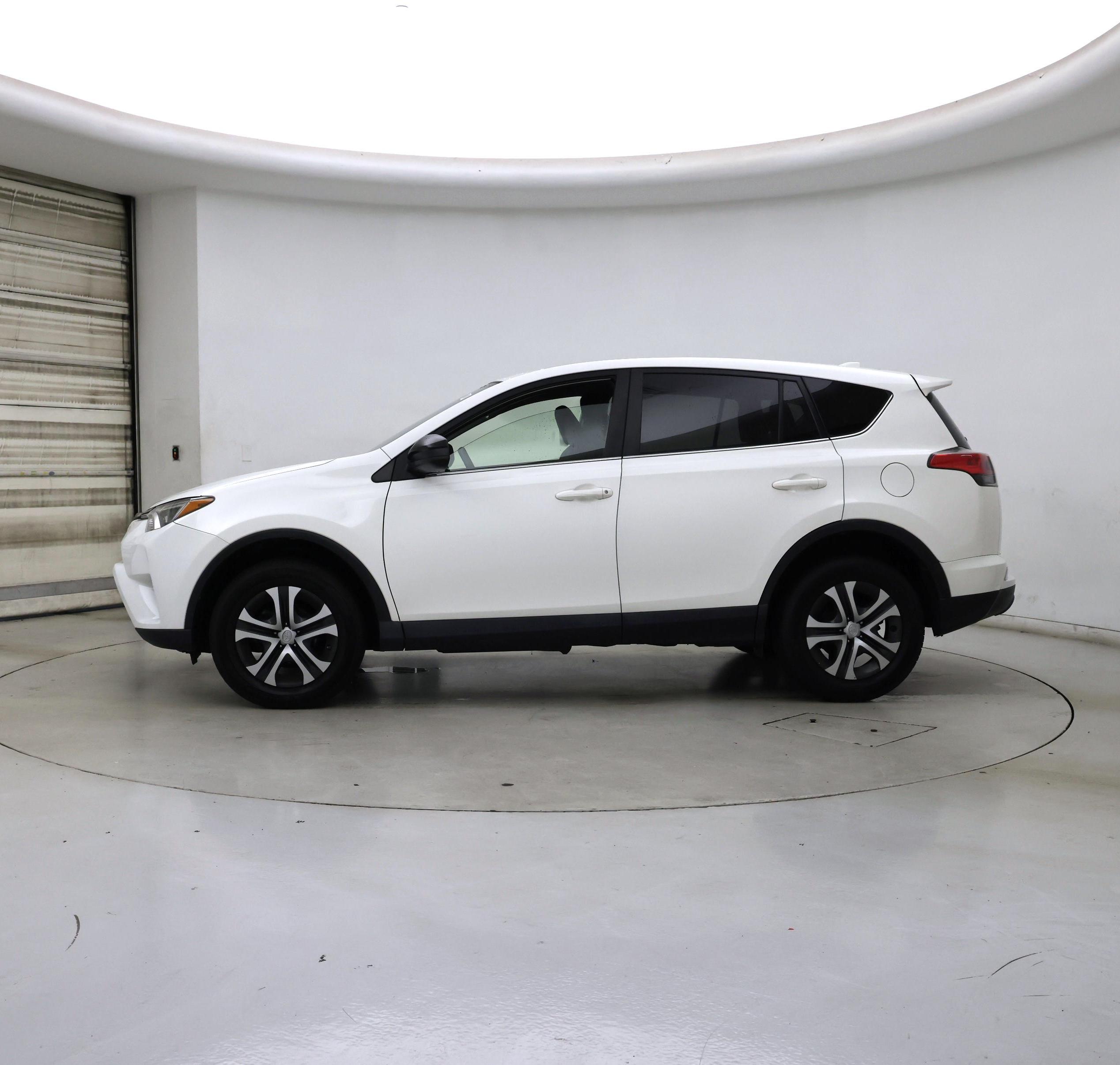 Thumbnail: 2017 Toyota RAV4 - 3