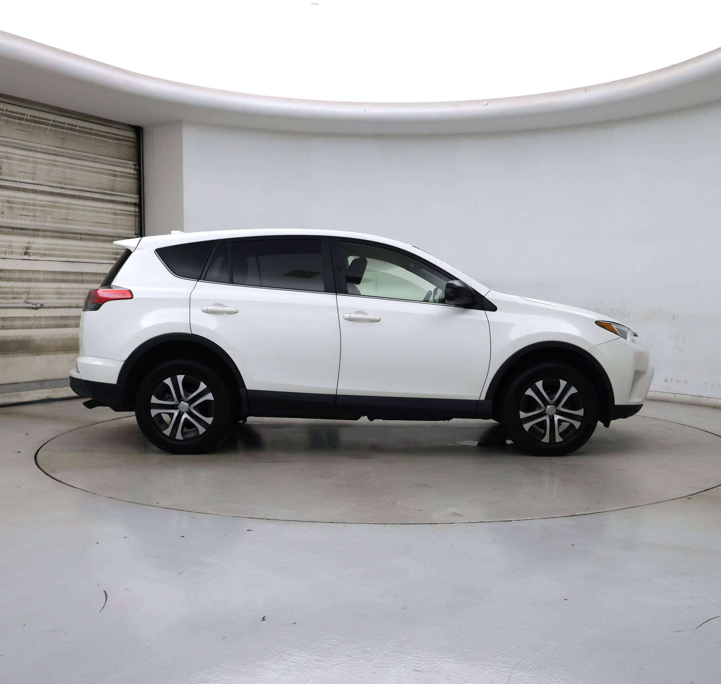 Thumbnail: 2017 Toyota RAV4 - 7