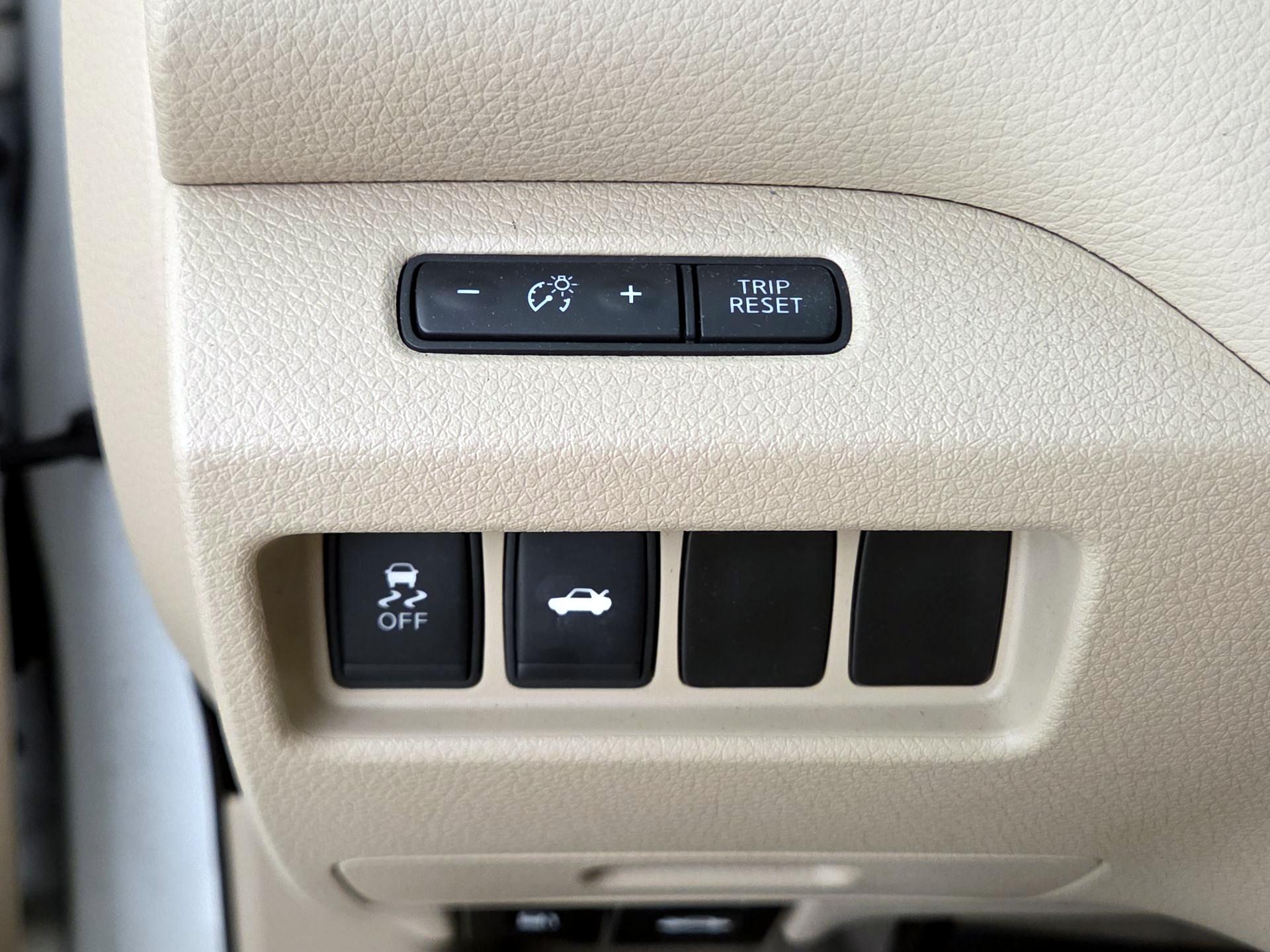 Thumbnail: 2014 Nissan Altima - 13
