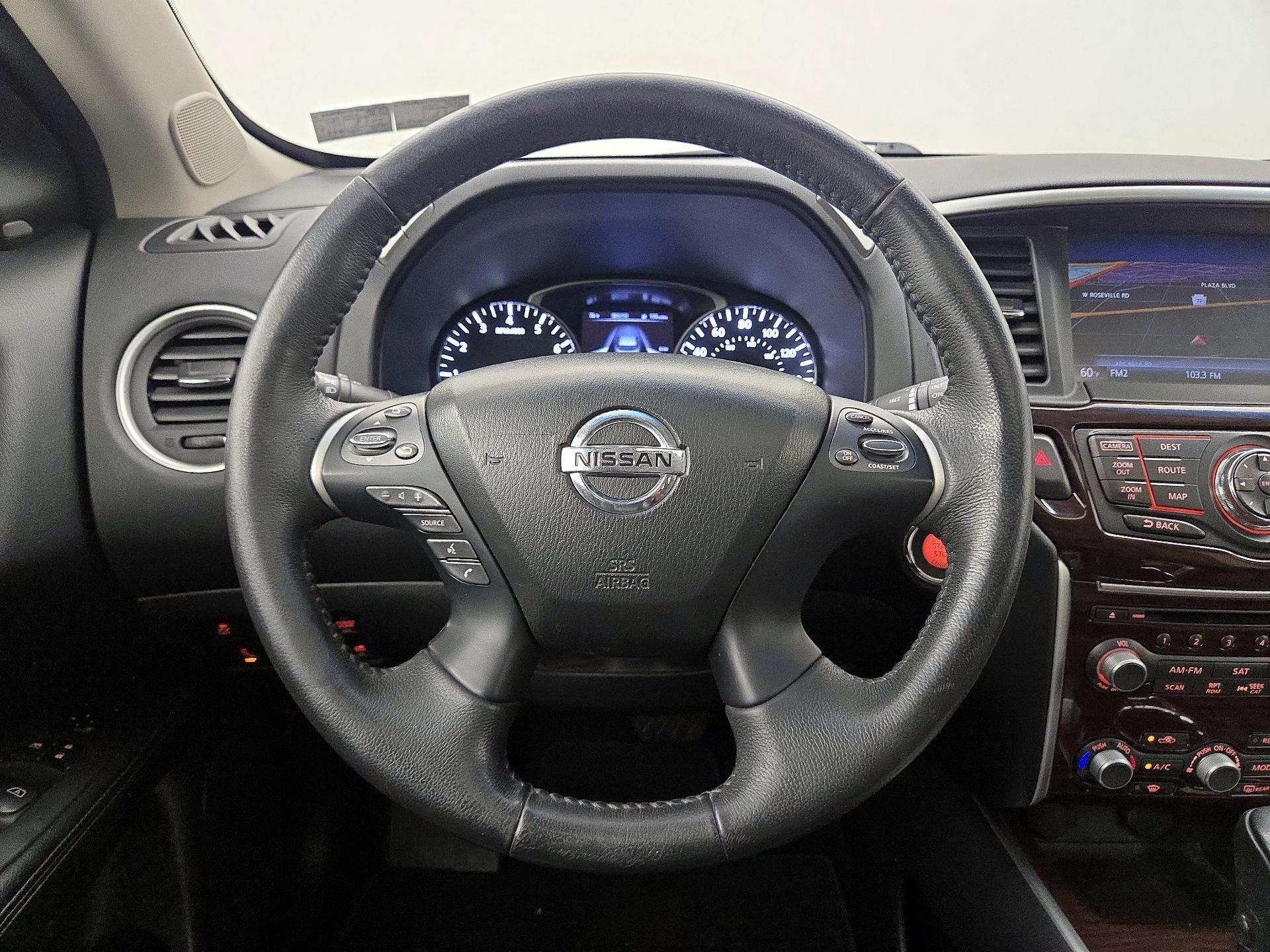 Thumbnail: 2015 Nissan Pathfinder - 10
