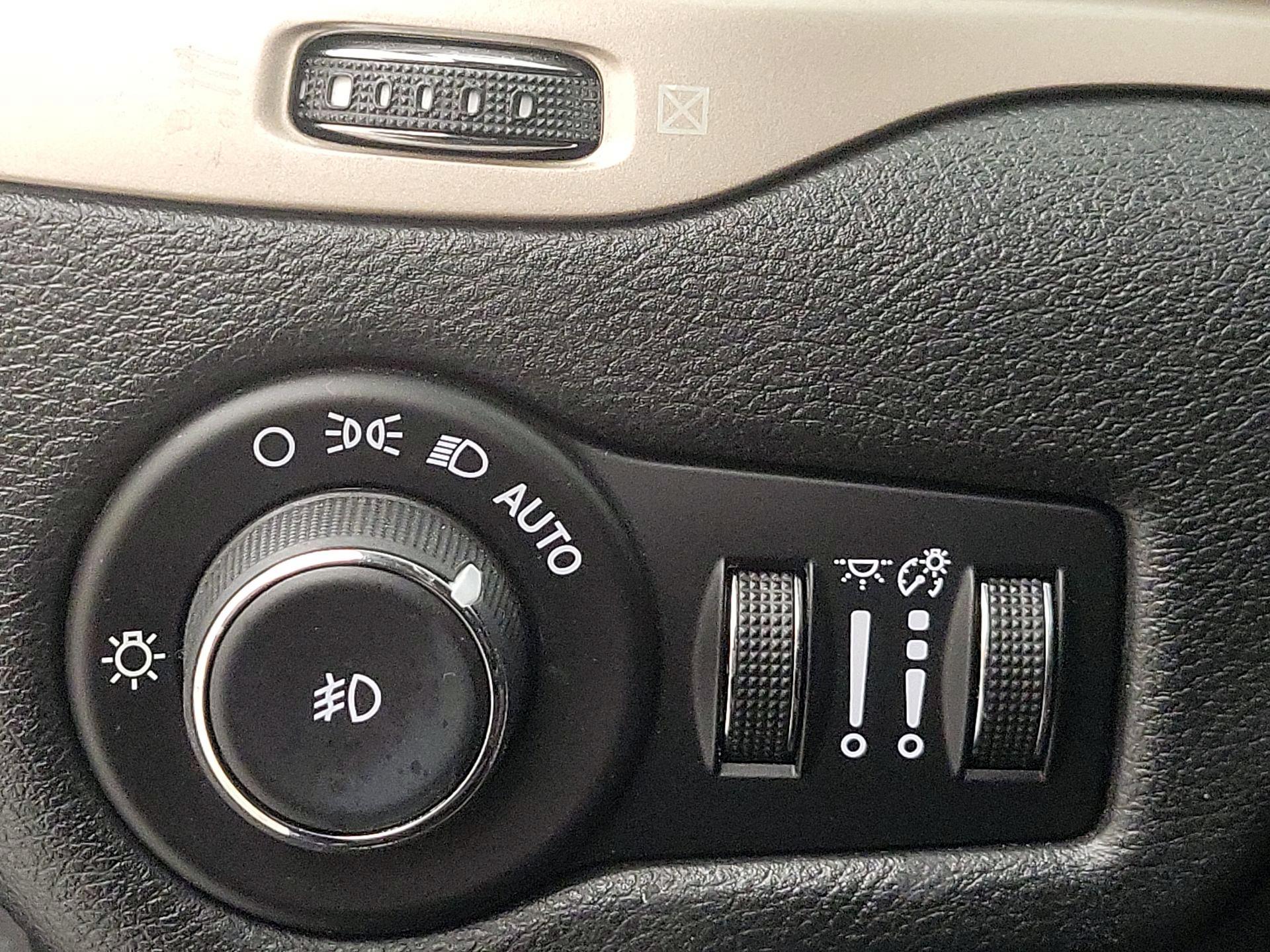 Thumbnail: 2014 Jeep Cherokee - 13