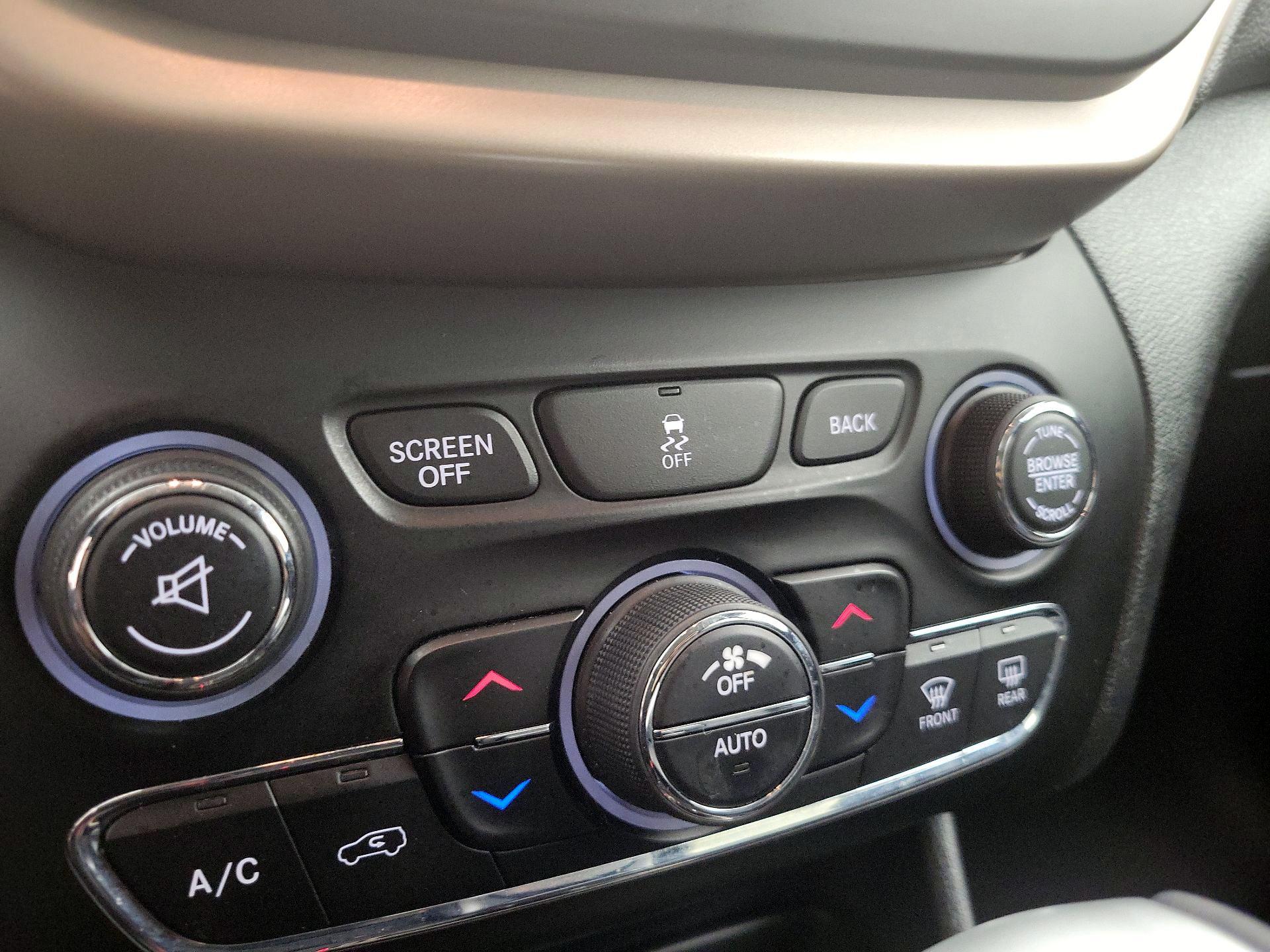 Thumbnail: 2014 Jeep Cherokee - 16