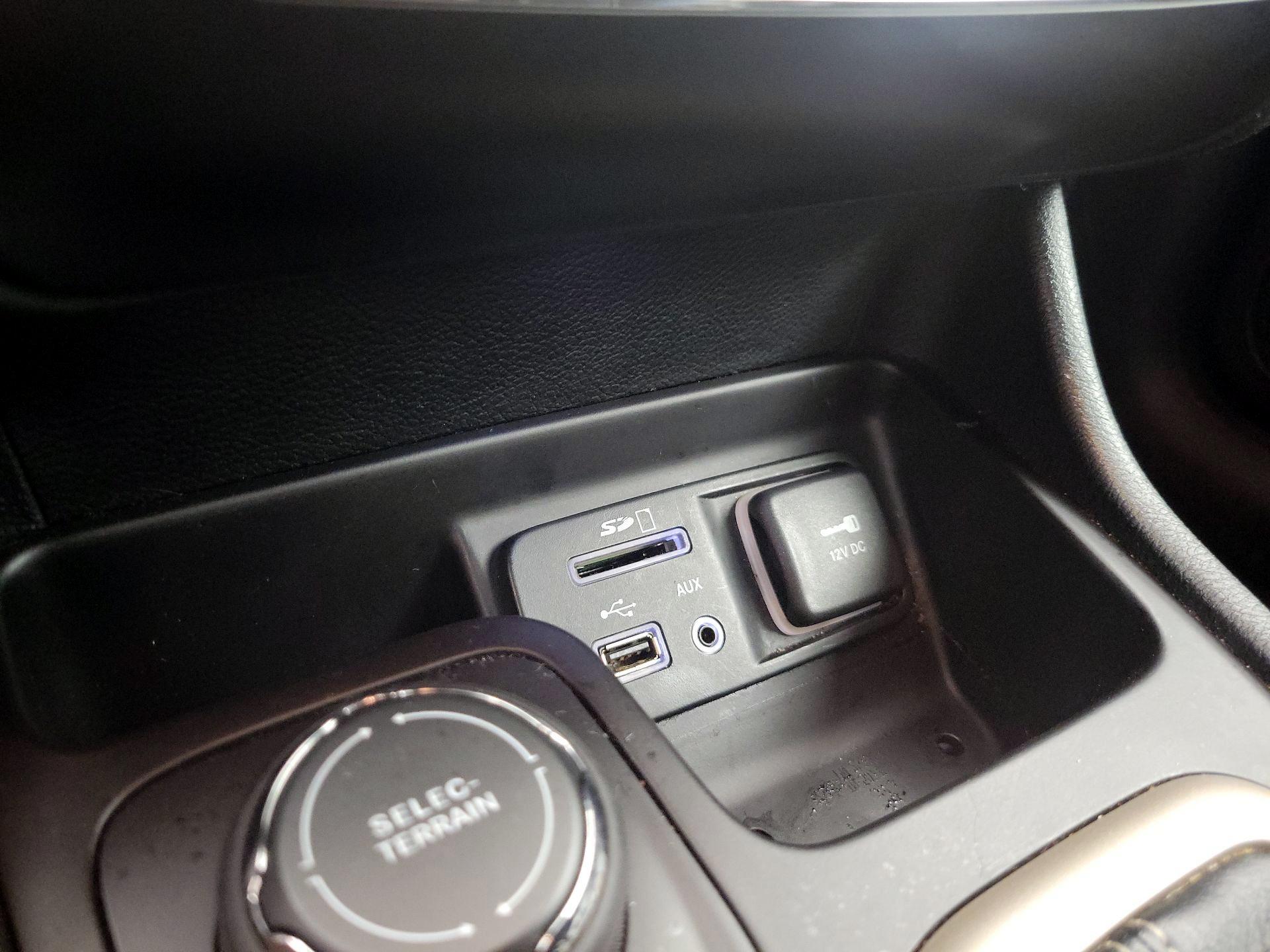 Thumbnail: 2014 Jeep Cherokee - 18