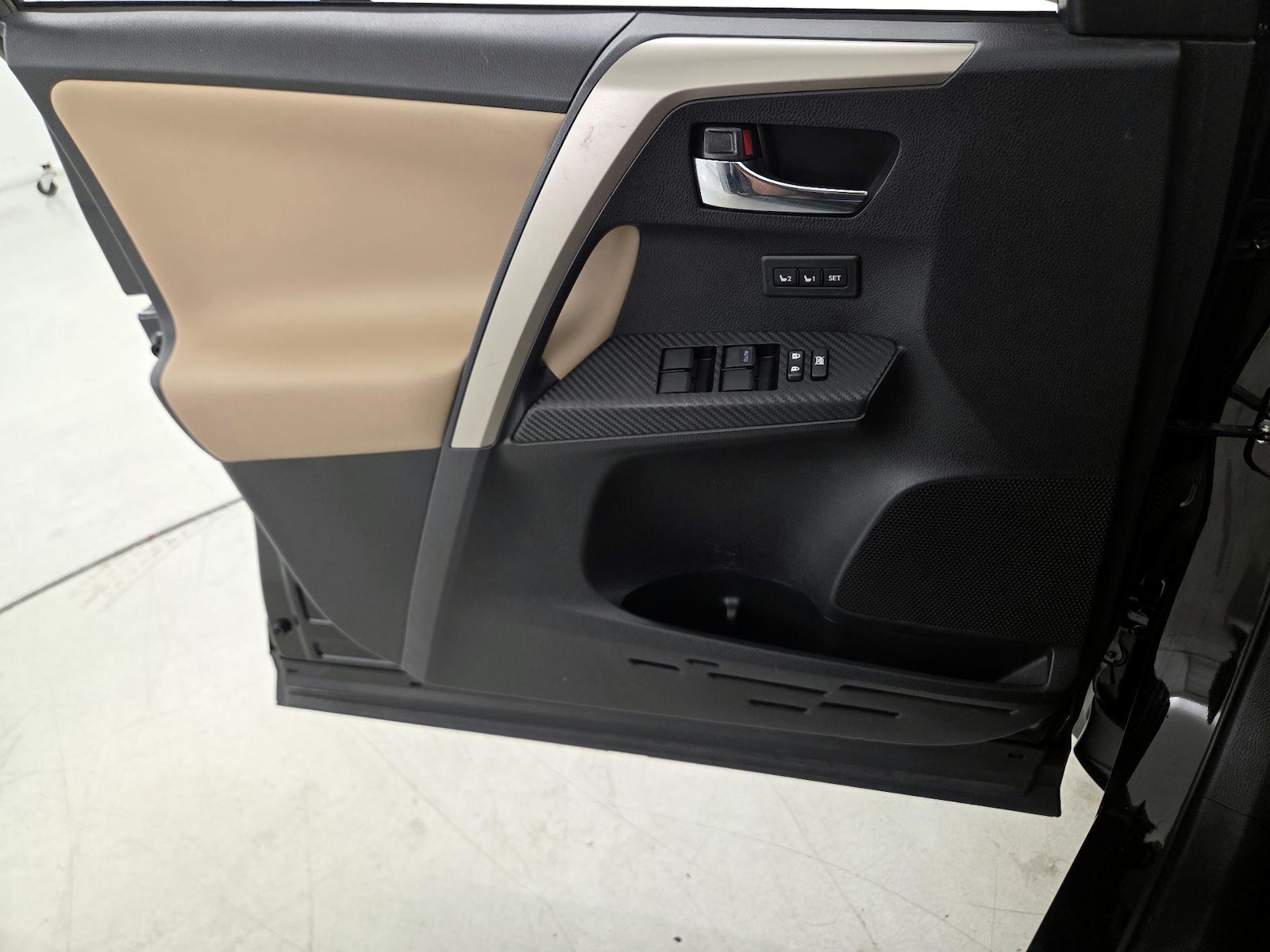 2015 Toyota RAV4 Limited - Photo 13
