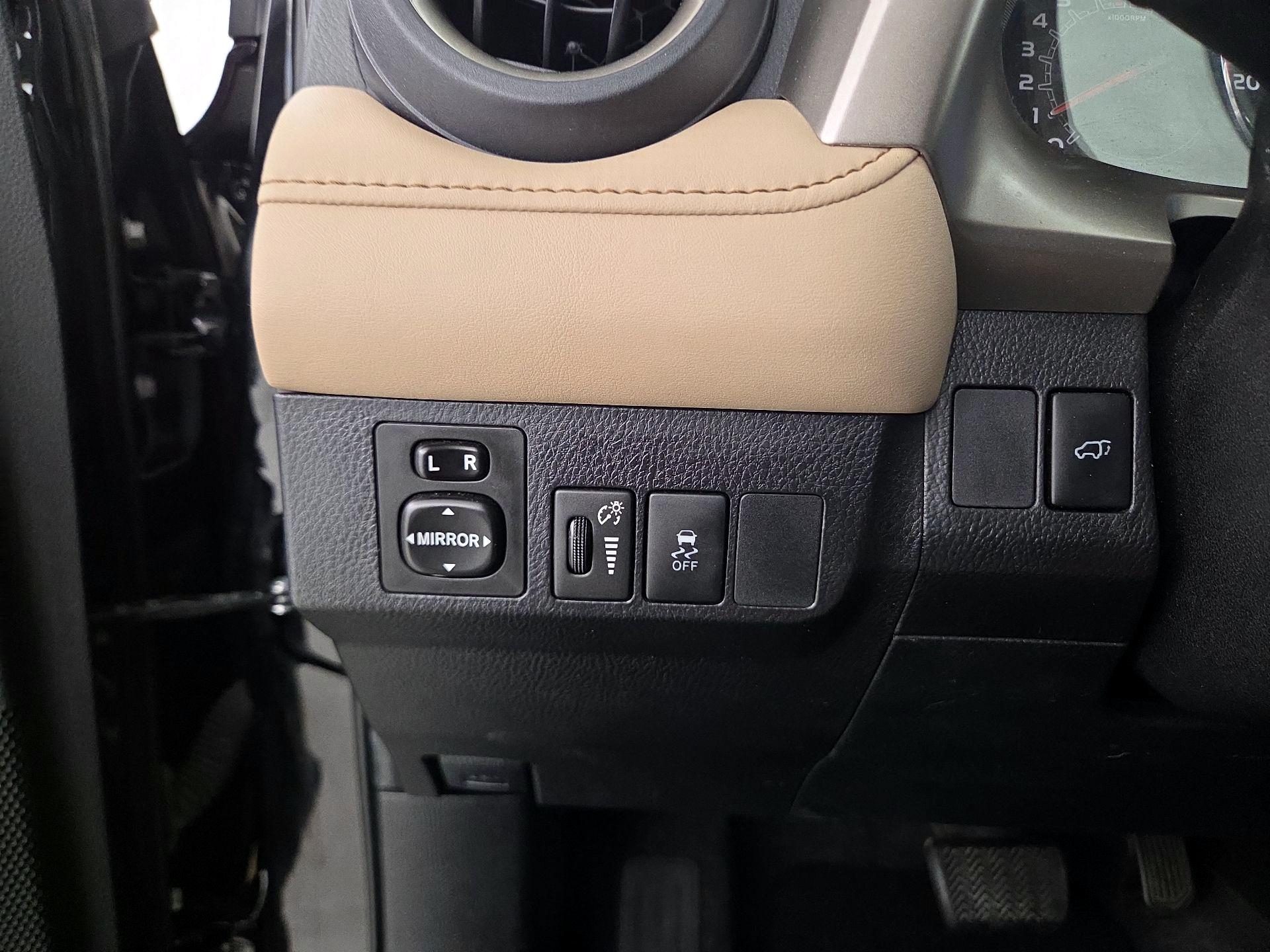 Thumbnail: 2015 Toyota RAV4 - 13