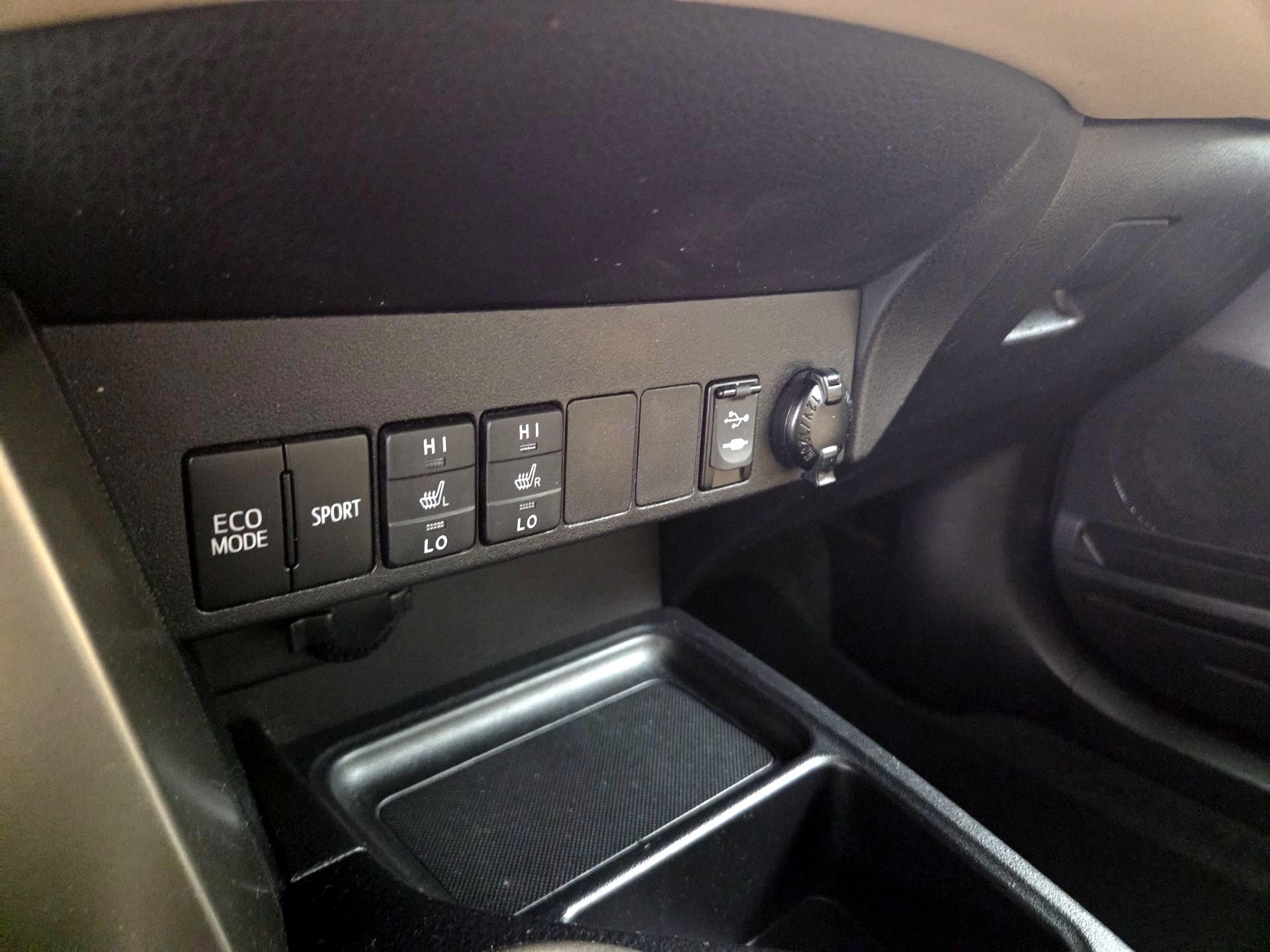 Thumbnail: 2015 Toyota RAV4 - 19