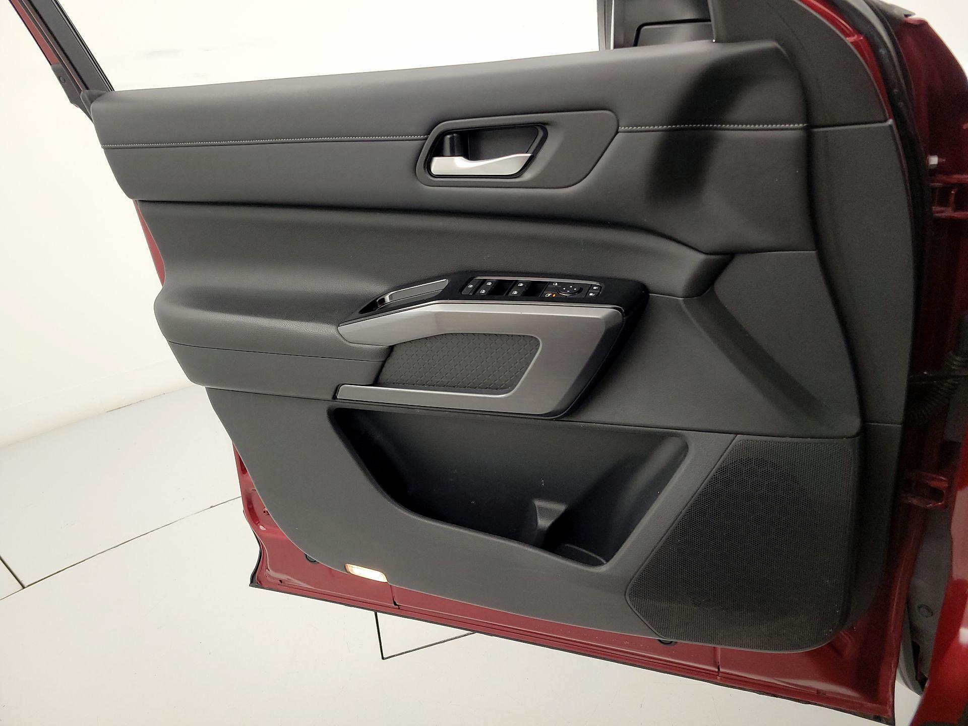 Thumbnail: 2022 Nissan Pathfinder - 12