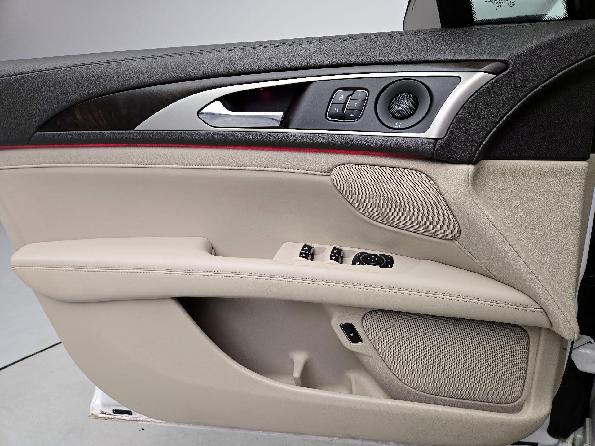 Thumbnail: 2017 Lincoln MKZ - 12