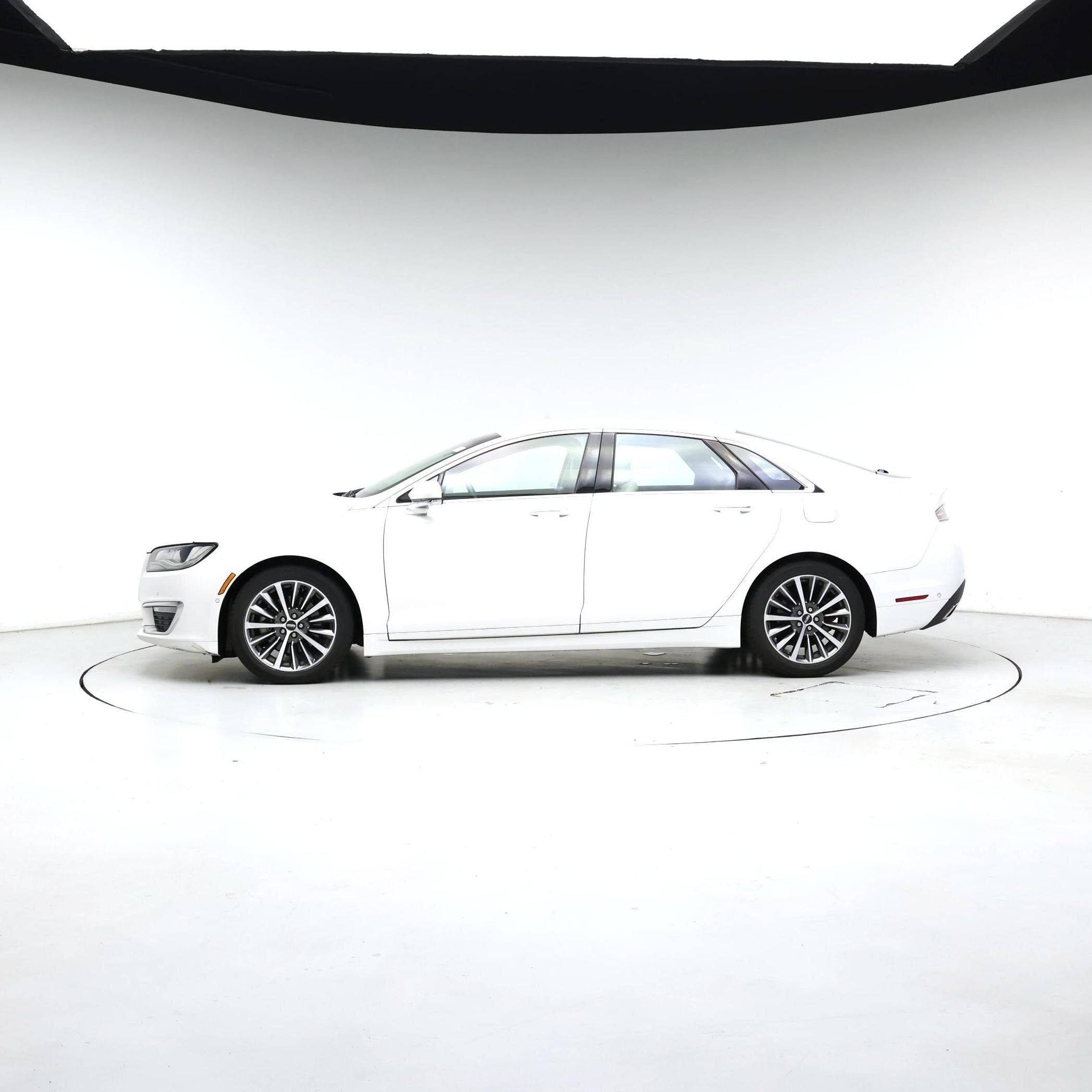Thumbnail: 2017 Lincoln MKZ - 3
