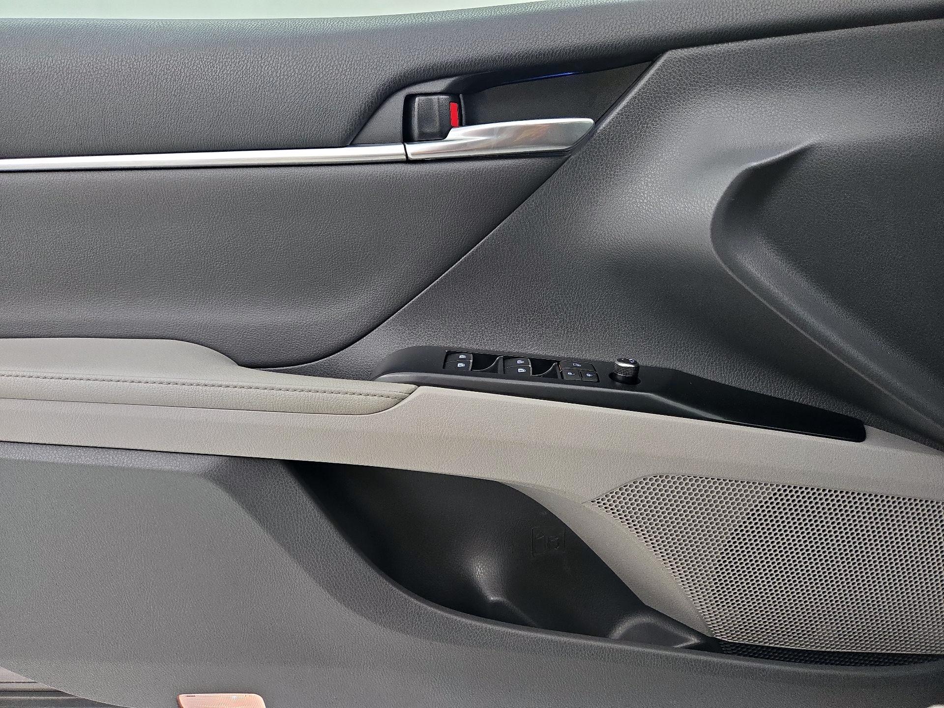 Thumbnail: 2019 Toyota Camry - 12