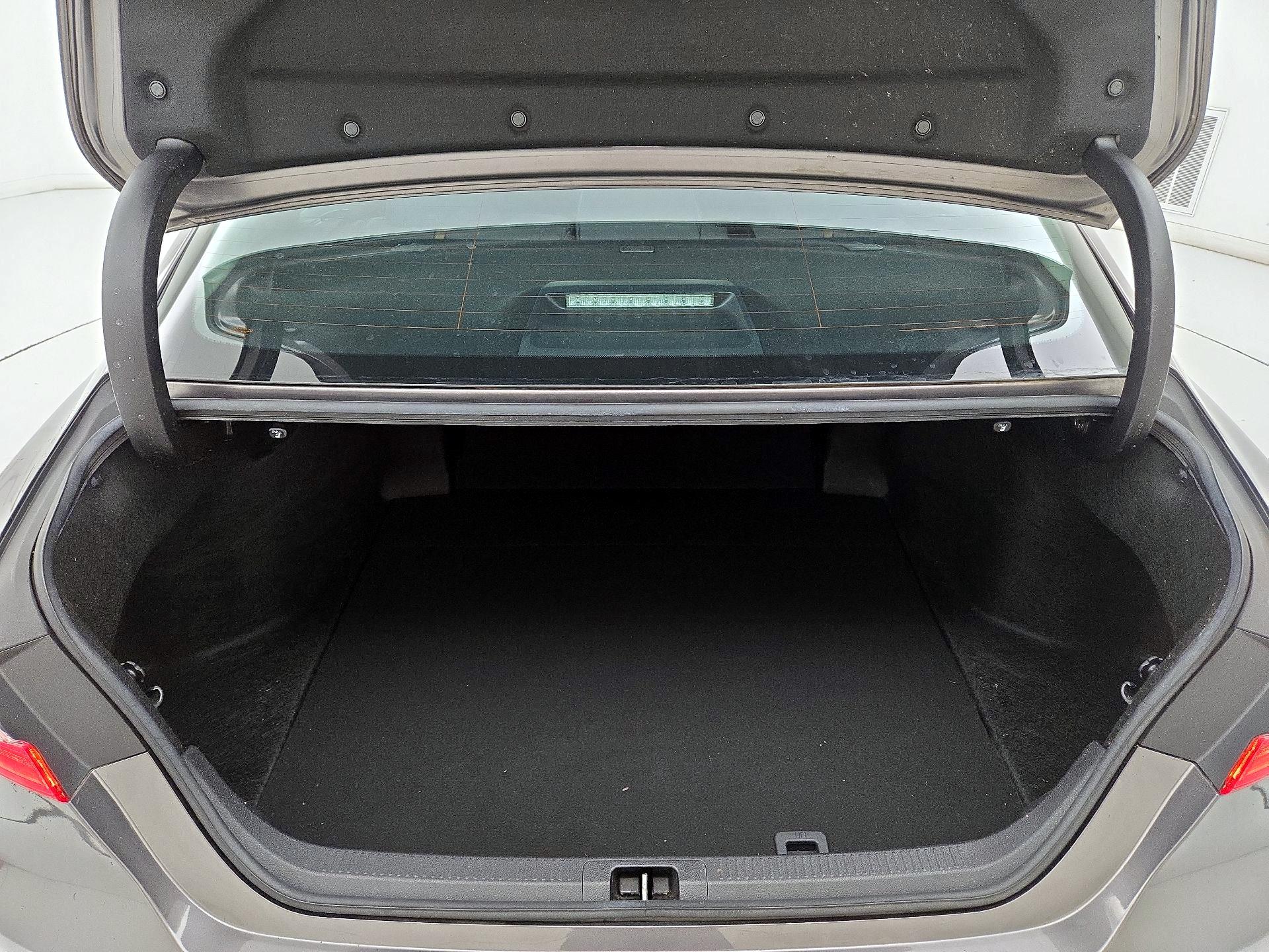 Thumbnail: 2019 Toyota Camry - 20