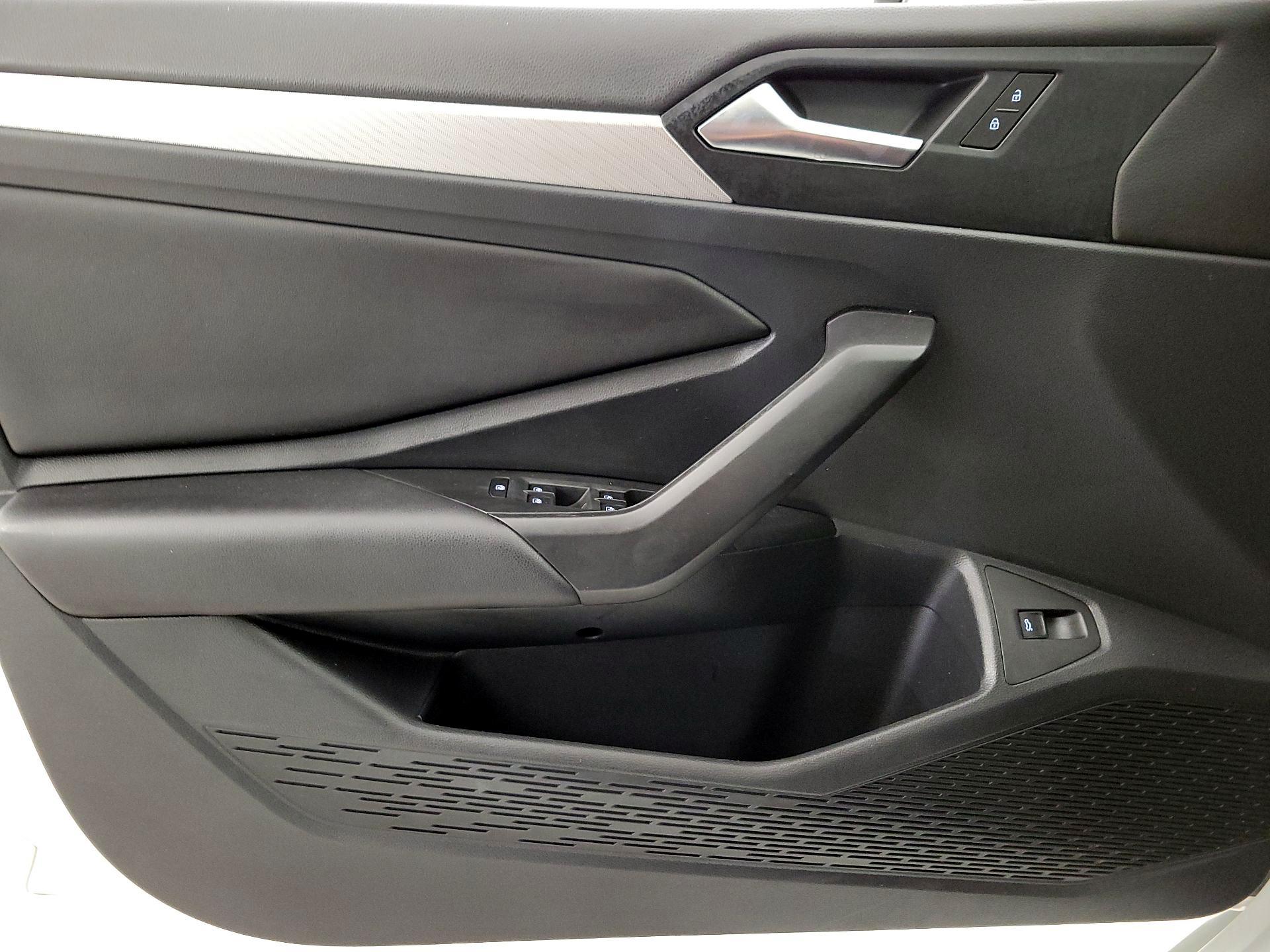 Thumbnail: 2019 Volkswagen Jetta - 12